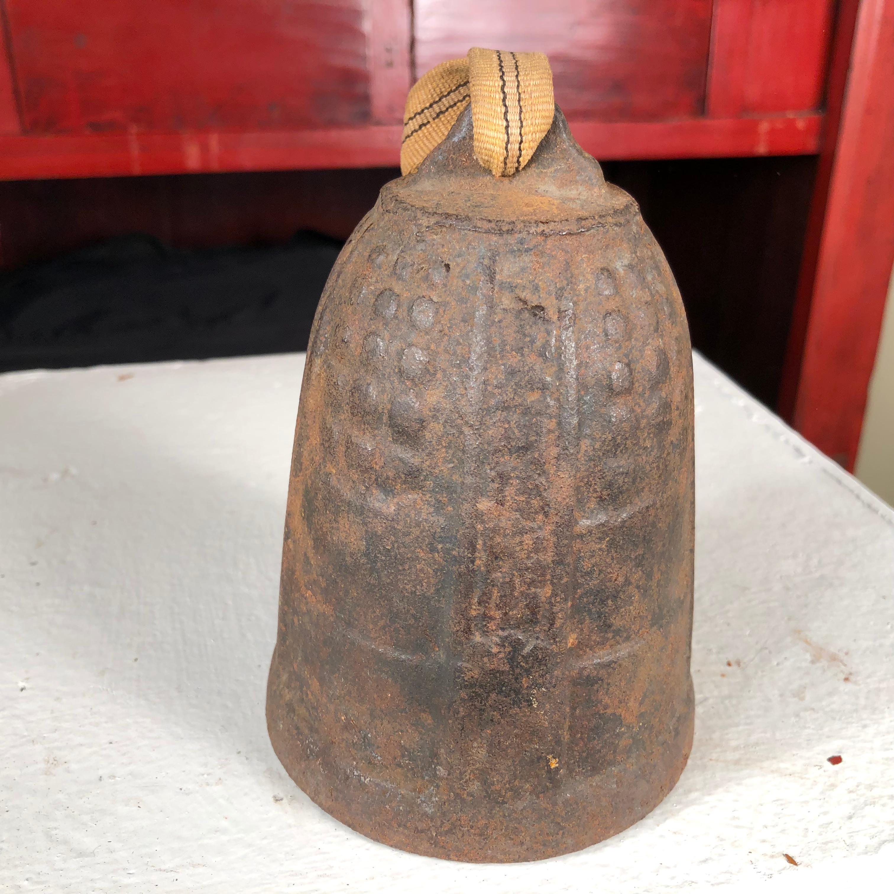 Fresh find from our recent Japanese acquisitions travels

Here's a rare treasure from Japan and an unusual find, an excellent candidate to accent your indoor or outdoor garden space. 

This is a fine antique medium scale bell-which was sourced