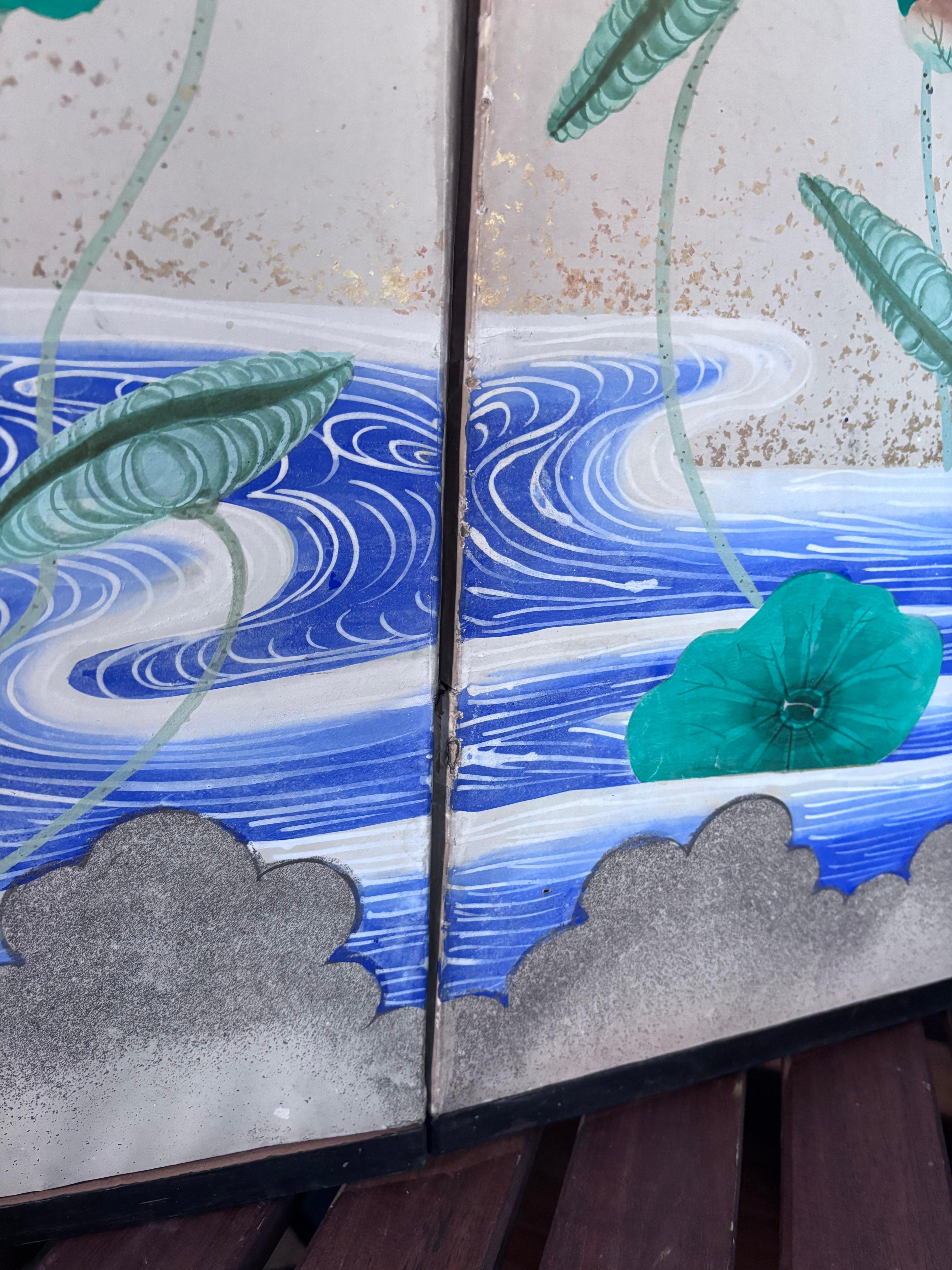 Biombo Japonés Antiguo Pintado a Mano Loto Y Aguas Azules Colores Vibrantes en venta 3