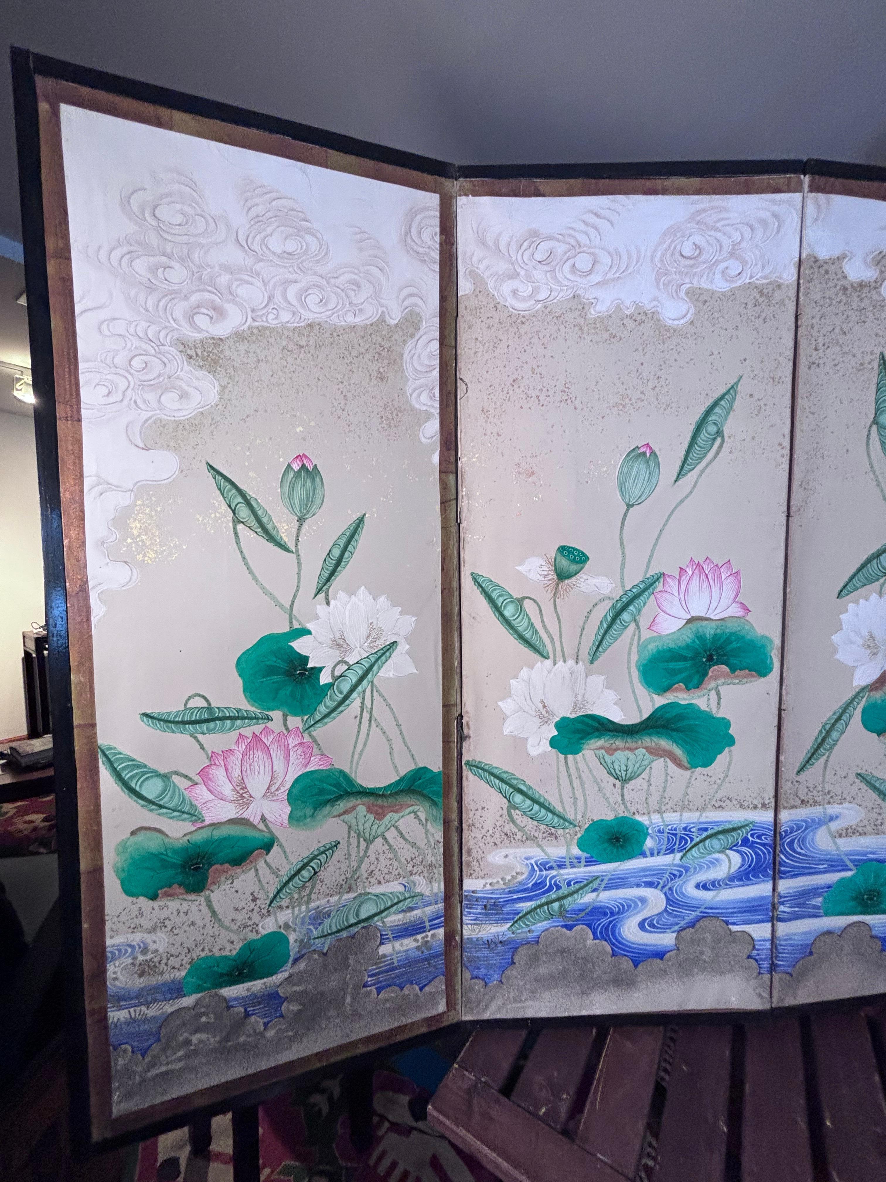 Biombo Japonés Antiguo Pintado a Mano Loto Y Aguas Azules Colores Vibrantes Pintado a mano en venta