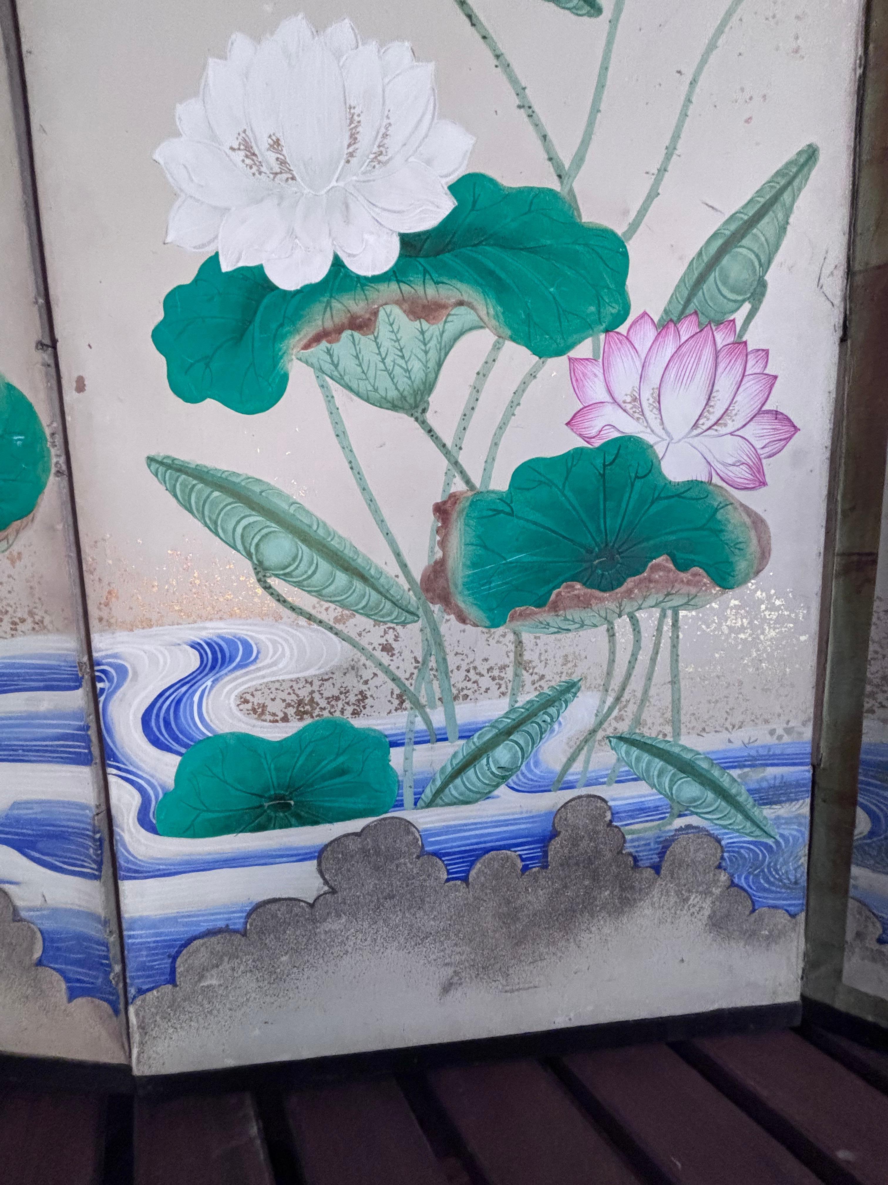 Biombo Japonés Antiguo Pintado a Mano Loto Y Aguas Azules Colores Vibrantes Hoja de oro en venta