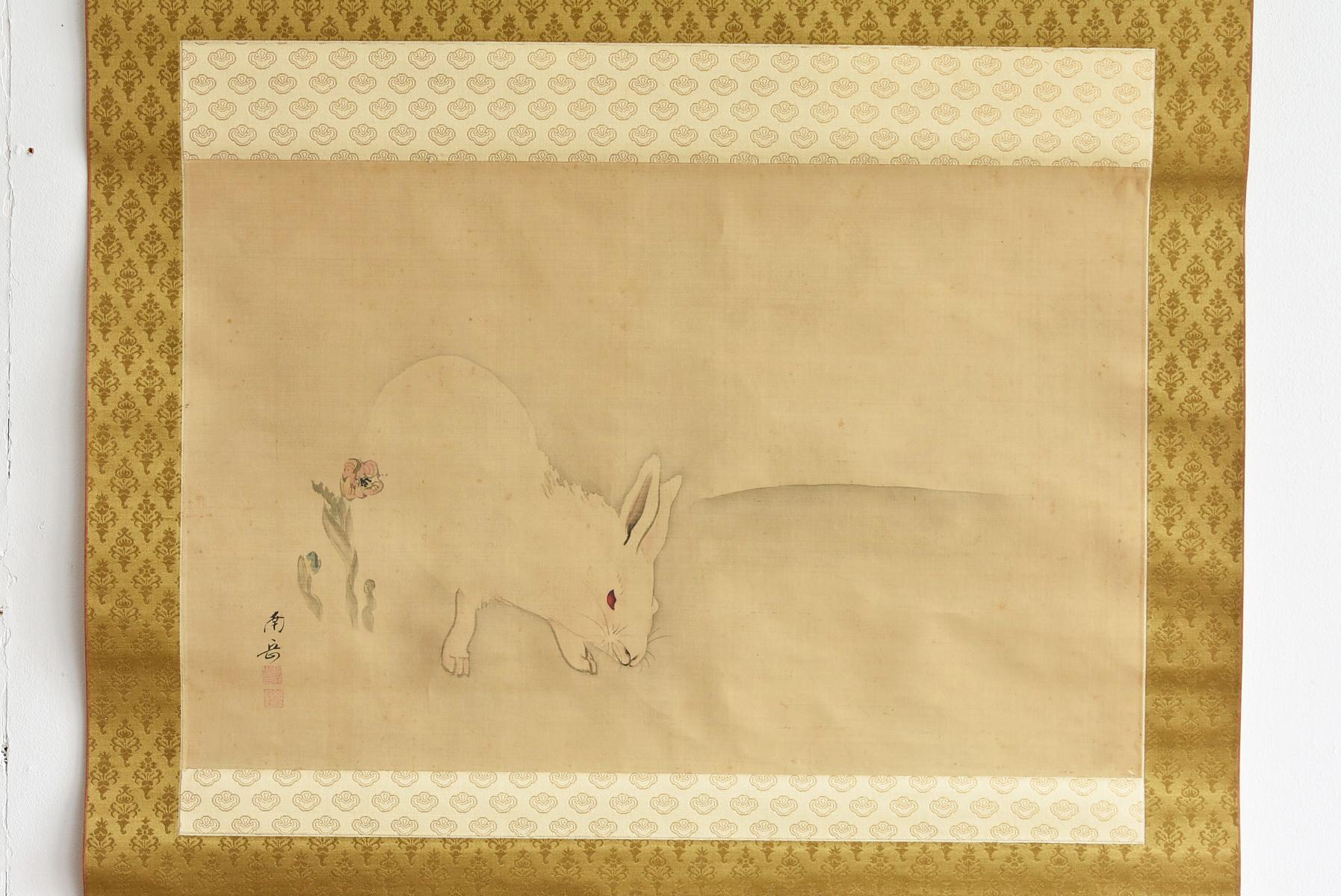 A beautiful rabbit with red eyes is drawn.
It lived from the late Edo period to the Taisho period (1840-1920). ,
It is a picture written by a person named 