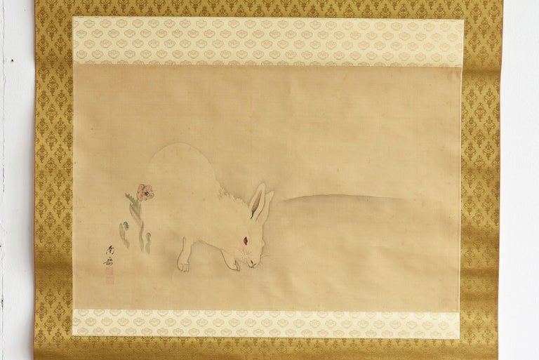A beautiful rabbit with red eyes is drawn.
It lived from the late Edo period to the Taisho period (1840-1920). ,
It is a picture written by a person named 