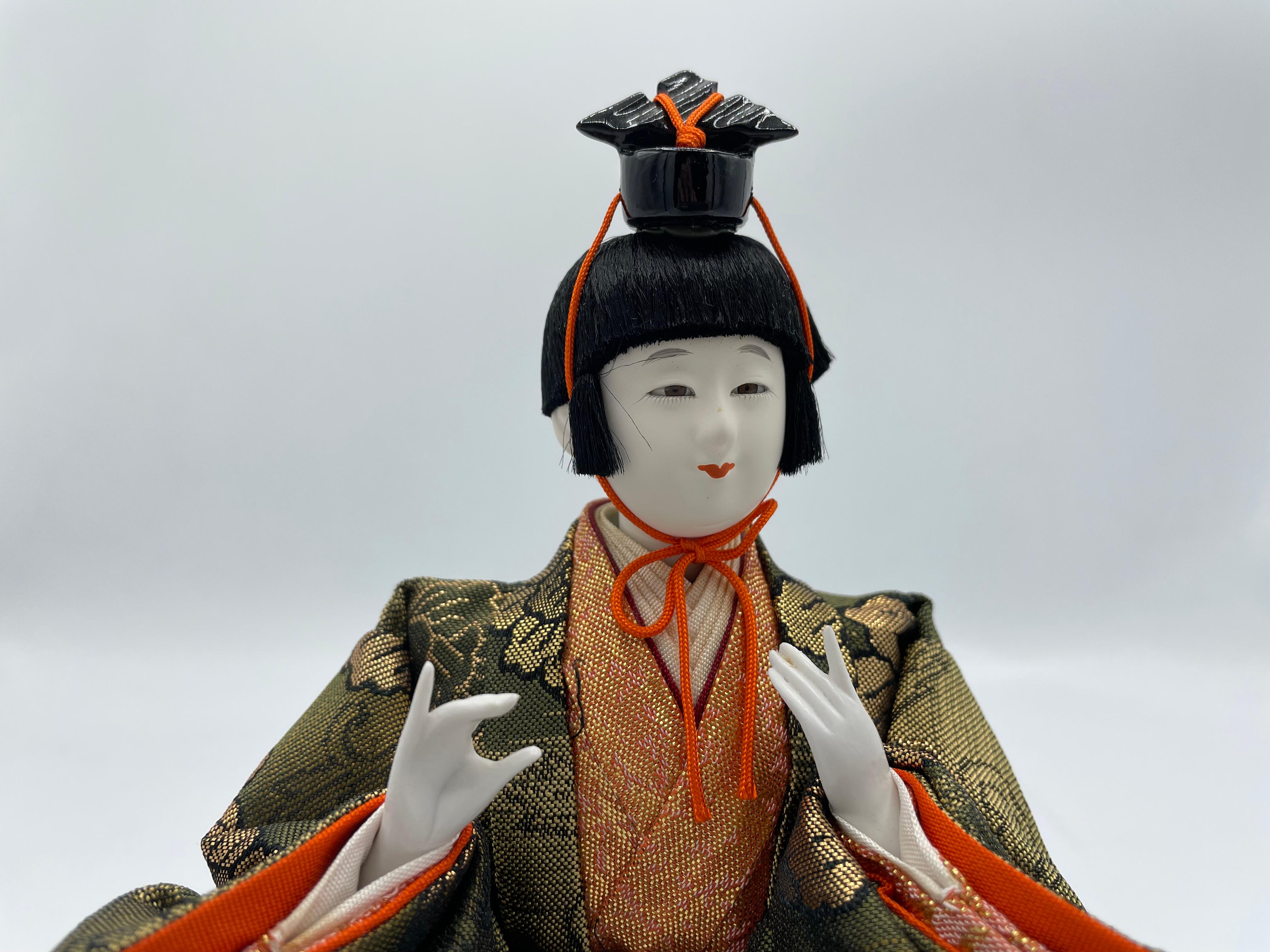This is a doll which we use for Hinamatsuri day. This person is one of Goninbayashi.
This person had one flute but we don't find anymore. So it will not come with a flute.
This doll was made with plastic, cotton and silk. This doll was made around
