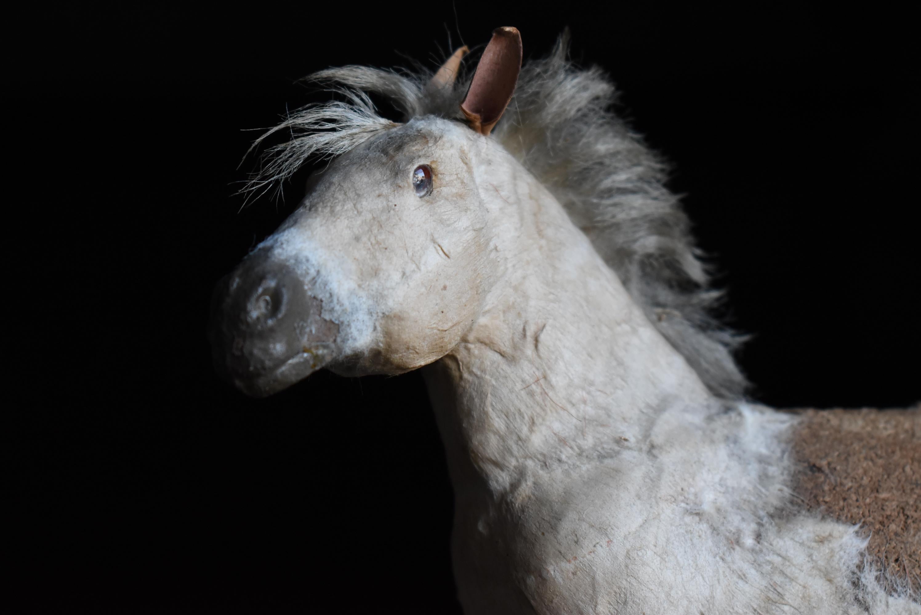 Fait main Figurine japonaise ancienne de cheval 1900s-1940s / Objects for Objects Wabi Sabi en vente