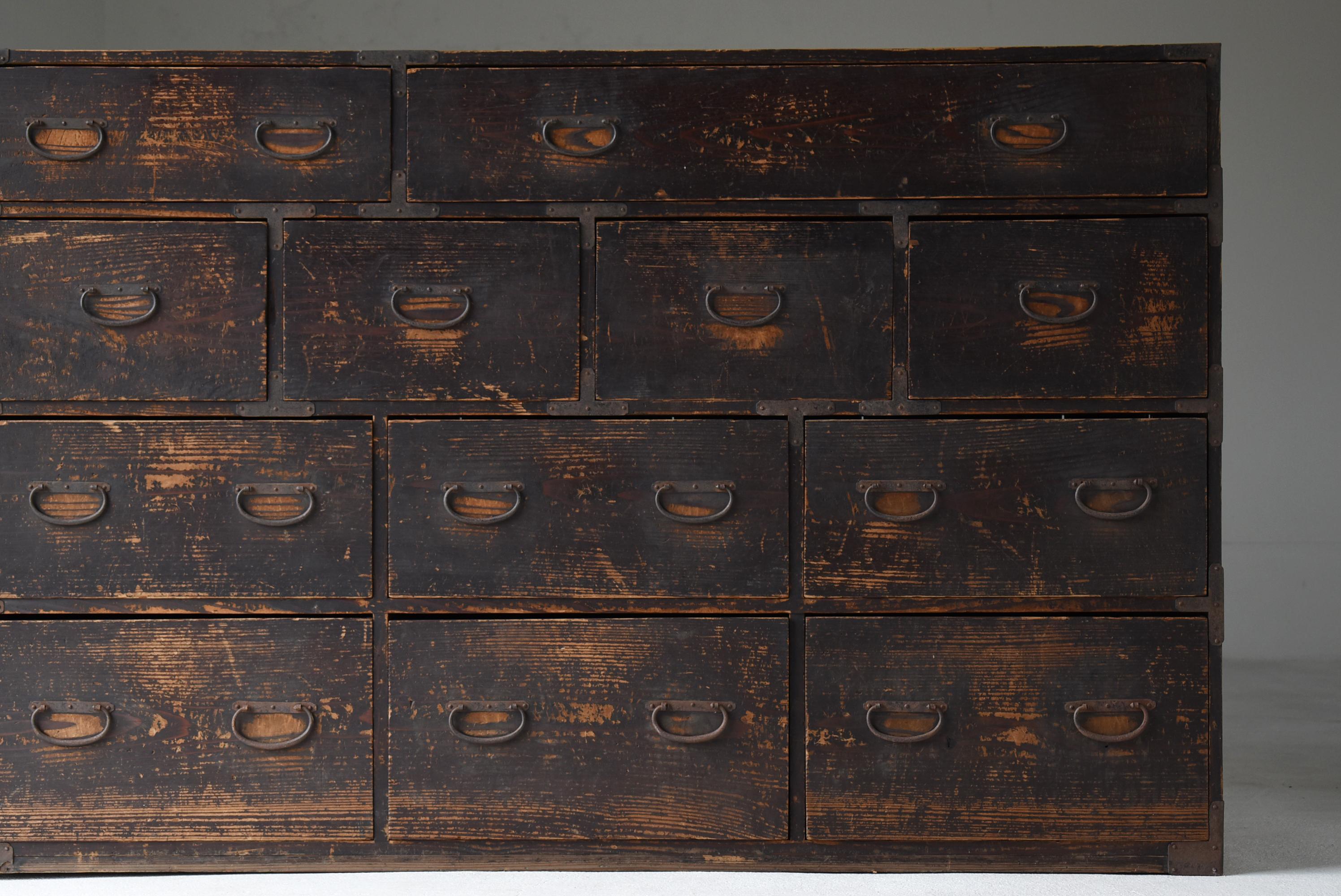 Japanese Antique Huge Drawer 1860s-1900s / Sideboard Tansu Wabi Sabi In Good Condition In Sammu-shi, Chiba