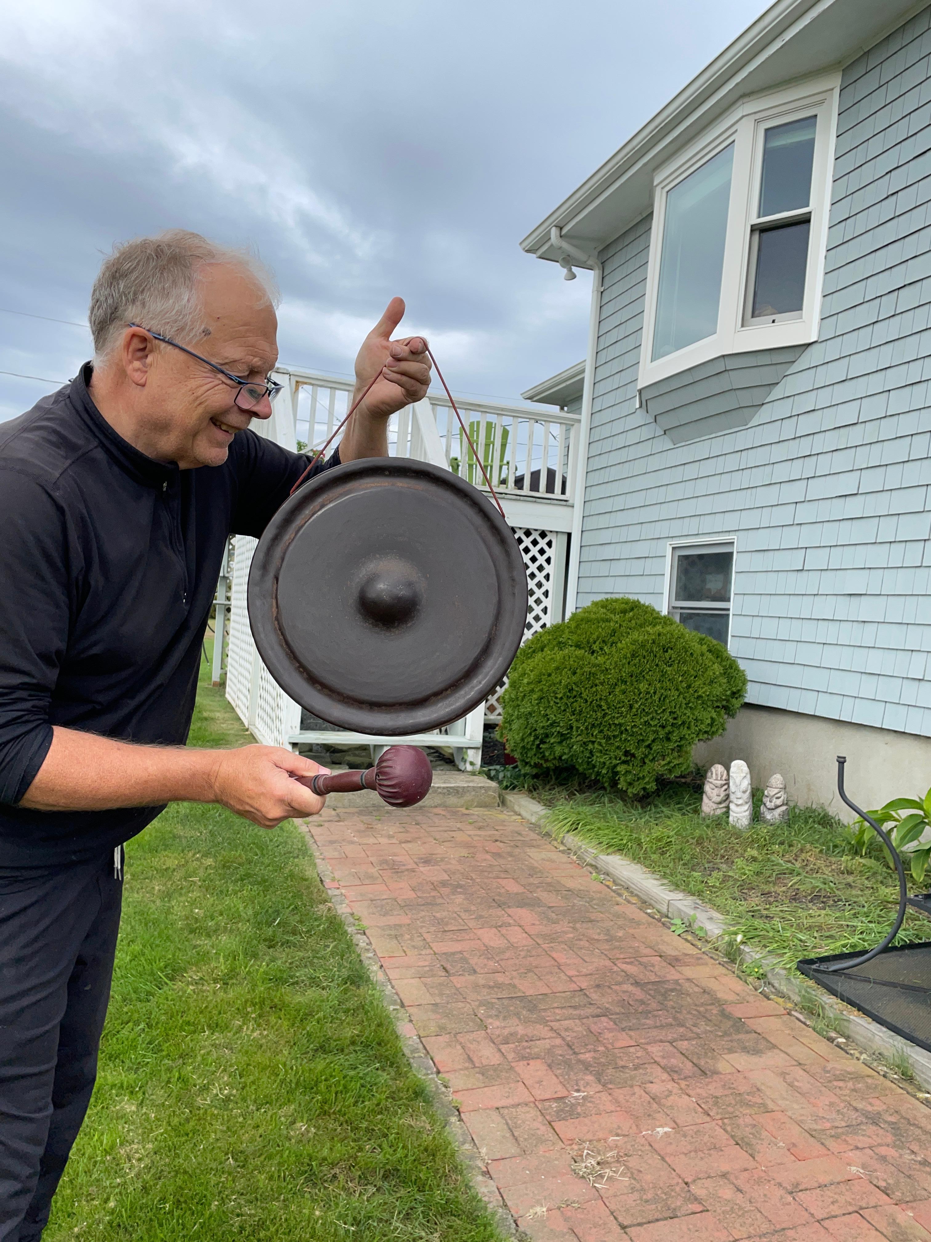 Rare large diameter size- with pleasant resonating sound guaranteed to please you!

Here's a very nice and handsome early 20th century bronze gong with striker which we just found from an old southern Japanese collection.

This large scale