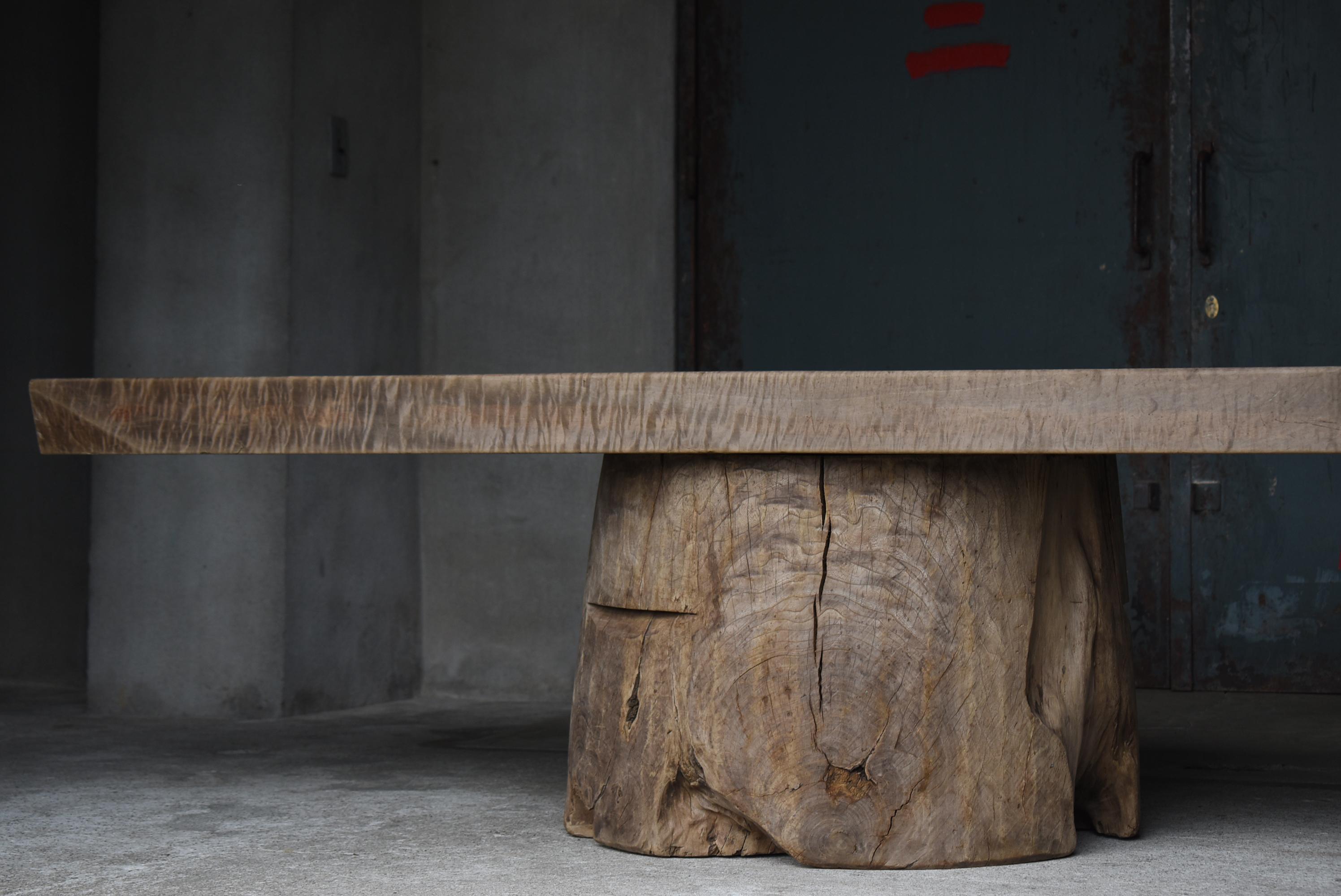 Japanischer antiker Riesentisch 1860er-1920er Jahre / Primitiver Beistelltisch Wabi Sabi im Zustand „Gut“ im Angebot in Chōsei District Nagara, JP