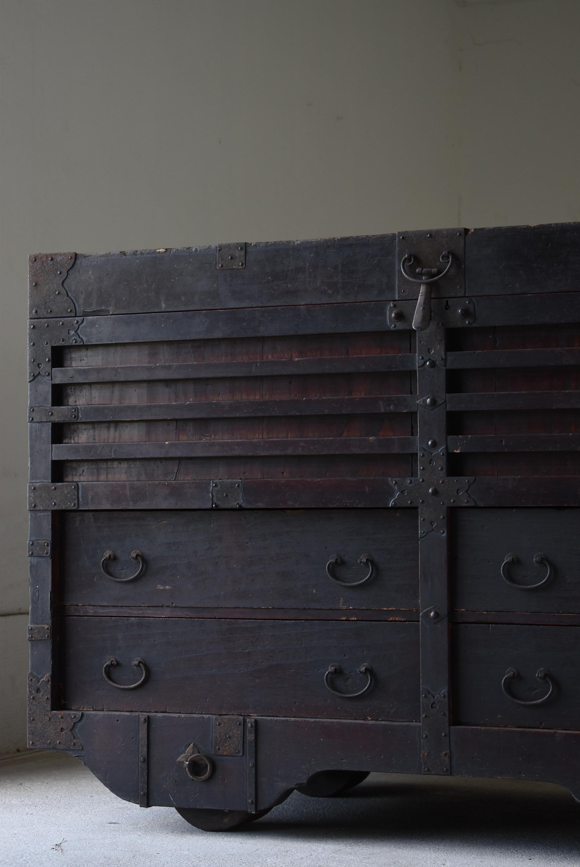 Edo Japanese Antique Huge Tansu 1800s-1860s / Storage Cabinet Sideboard Wabi Sabi For Sale