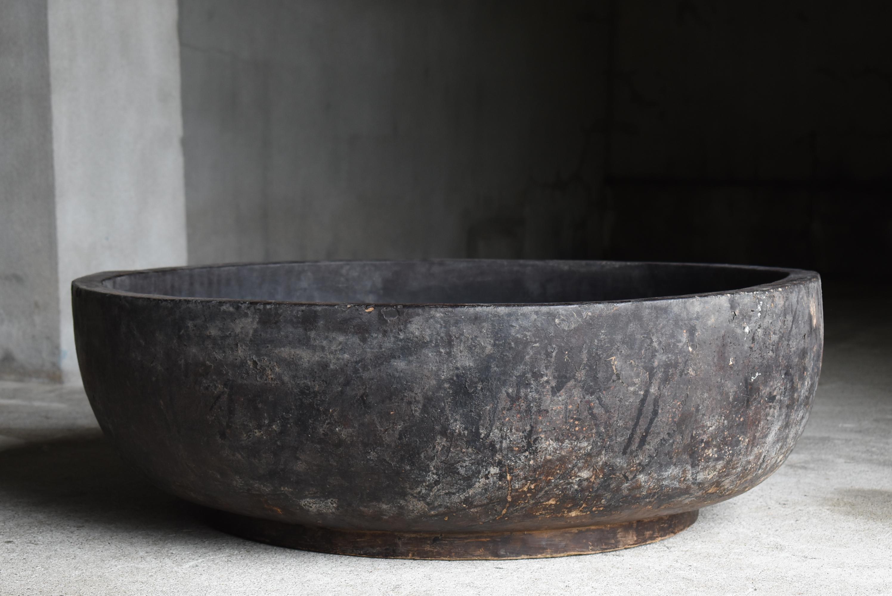 Japanese Antique Huge Wooden Bowl 1906s / Primitive Object Wabisabi Mingei For Sale 3