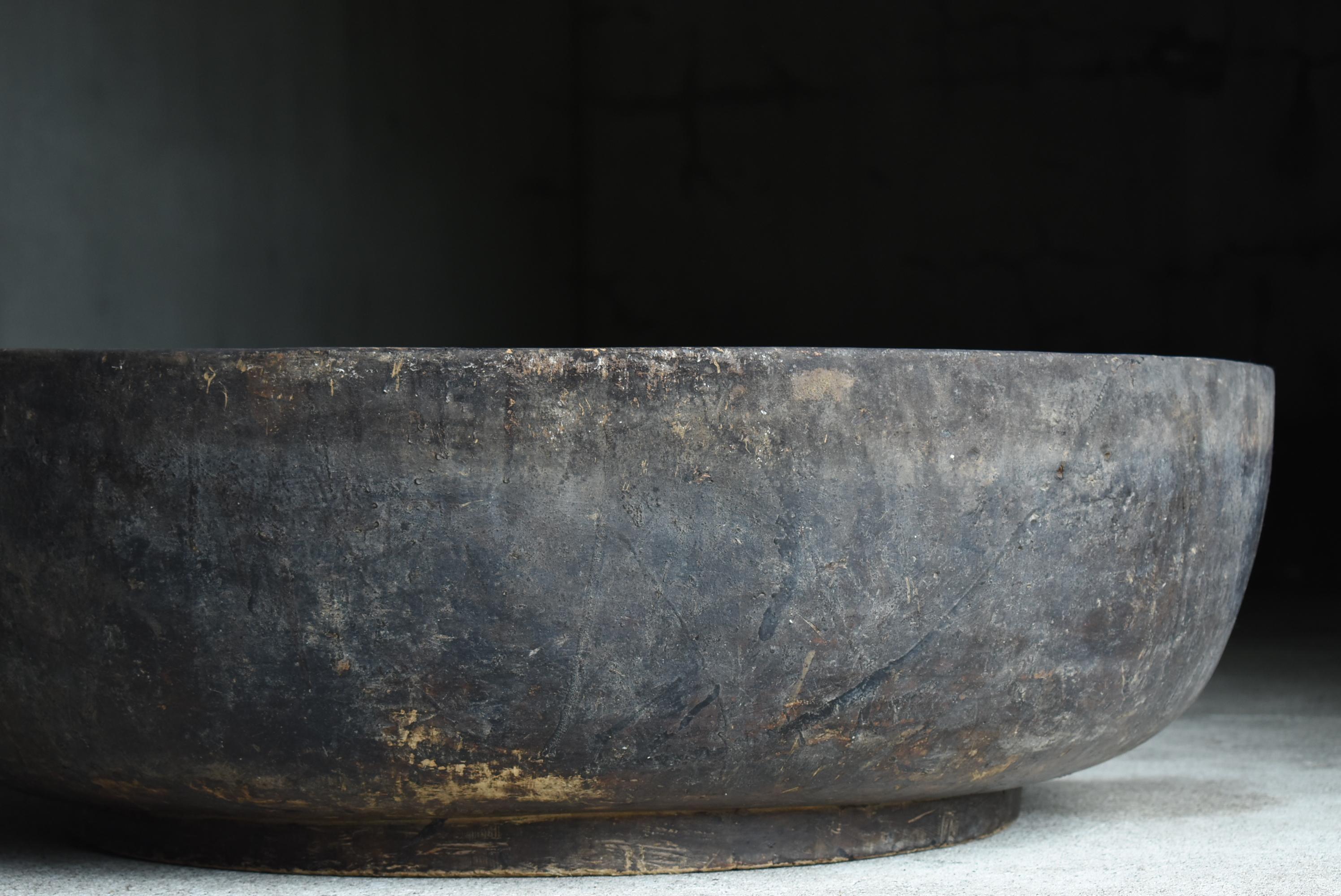 Cedar Japanese Antique Huge Wooden Bowl 1906s / Primitive Object Wabisabi Mingei For Sale