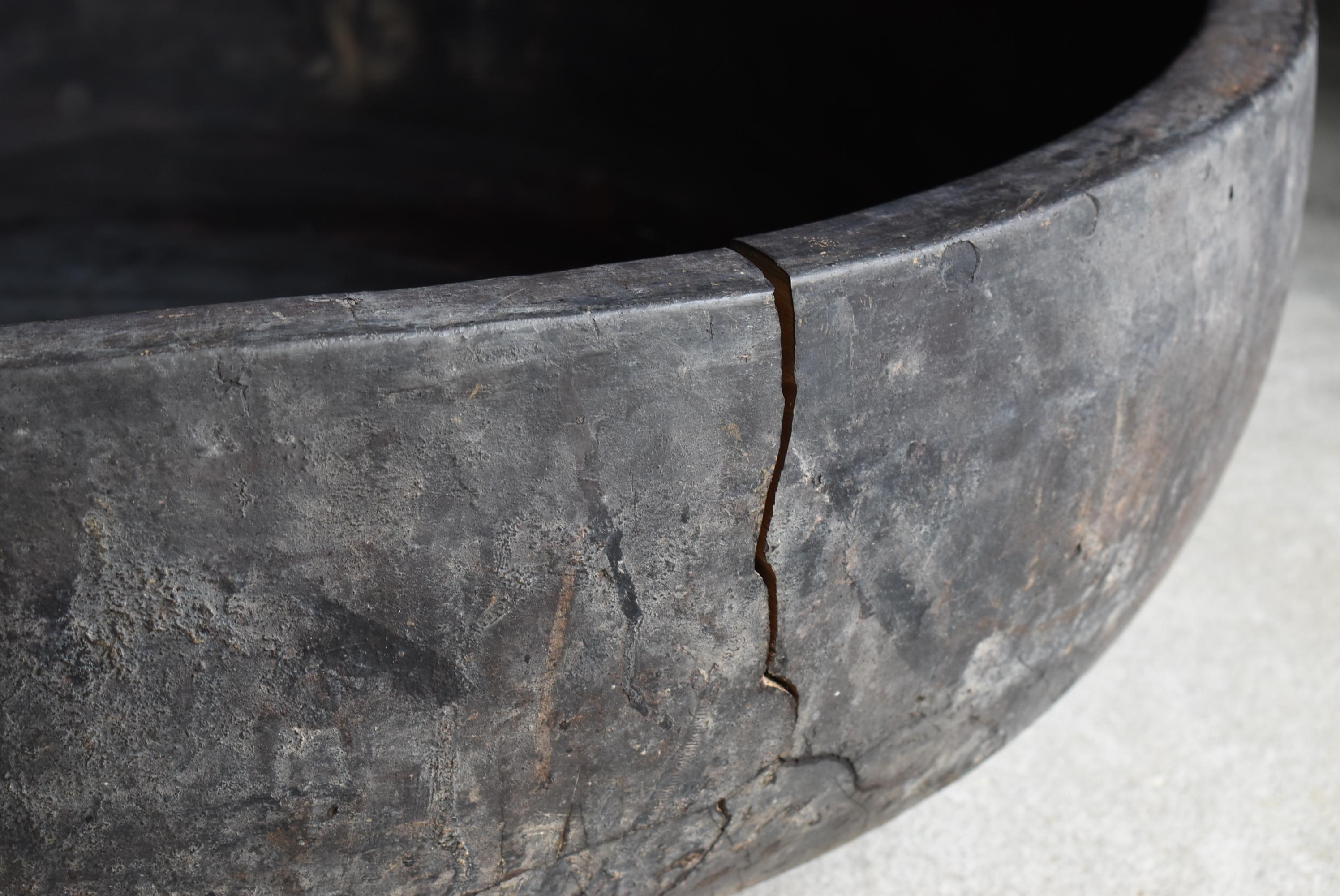 Japanese Antique Huge Wooden Bowl 1906s / Primitive Object Wabisabi Mingei For Sale 2