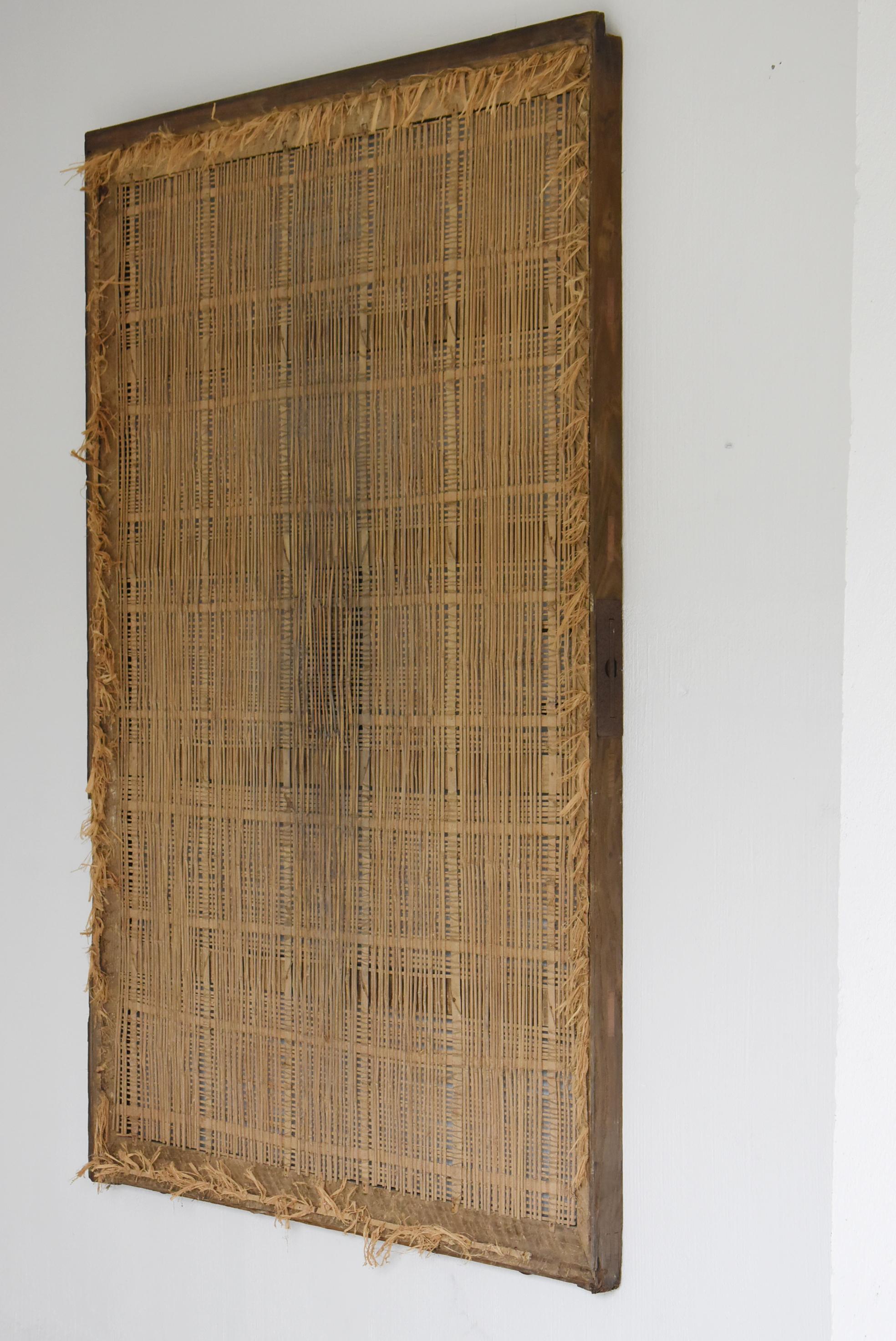 Japonais Porte ancienne en lattes de bambou tressées 1860s-1900s / Abstract Art Wabisabi en vente