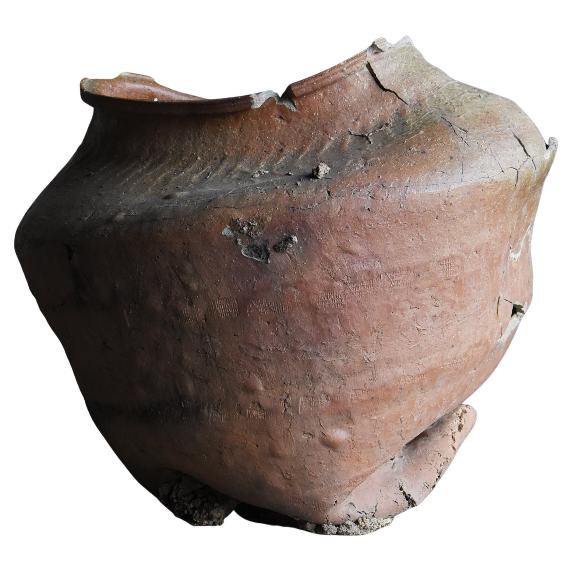 Antico vaso giapponese in ceramica "Yabure Tsubo" del XIII secolo / Wabi-Sabi in vendita