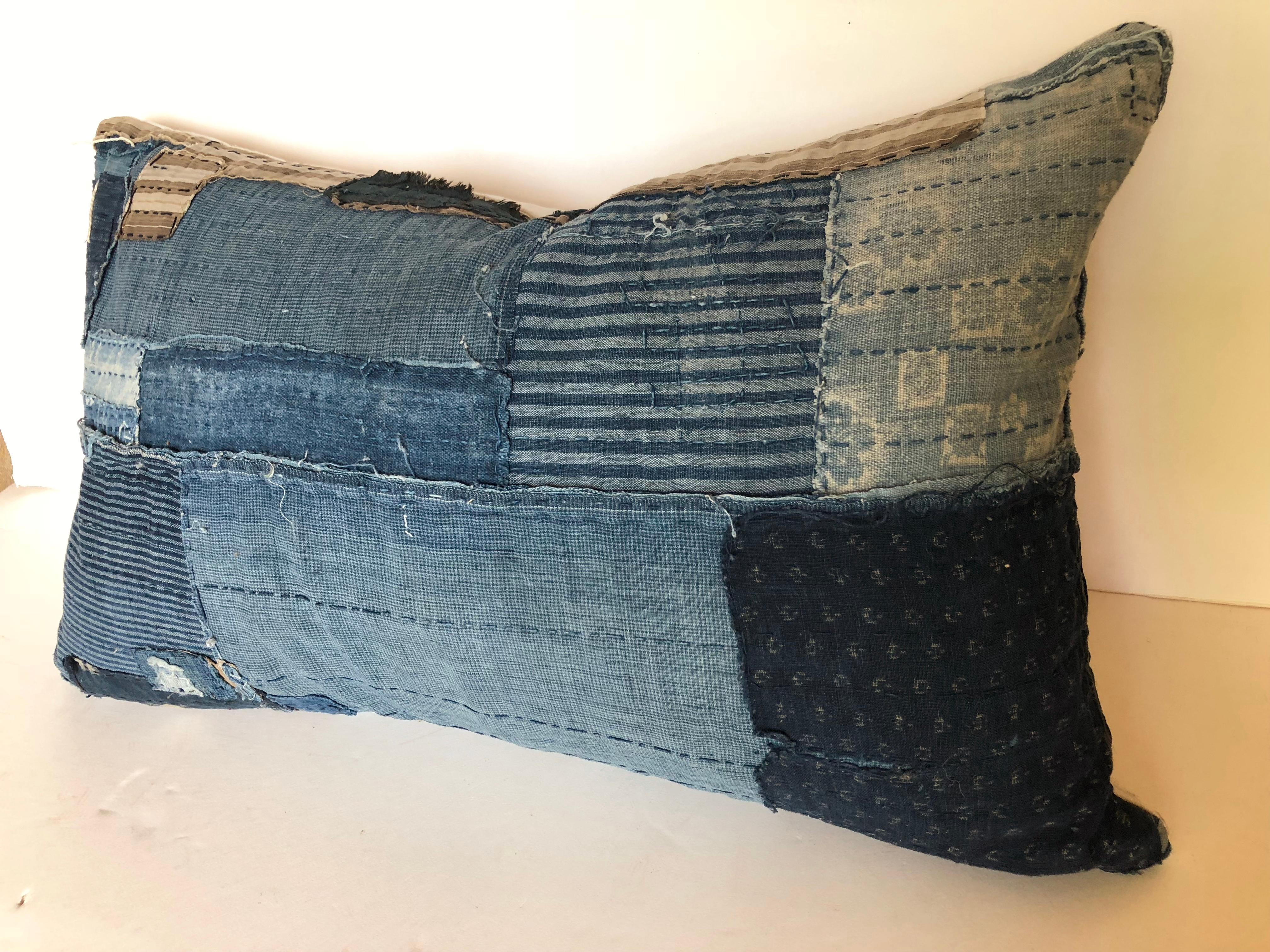 Japanese Antique Indigo Hand Loomed Cotton Boro Pillow with Sashiko Stitching For Sale 2