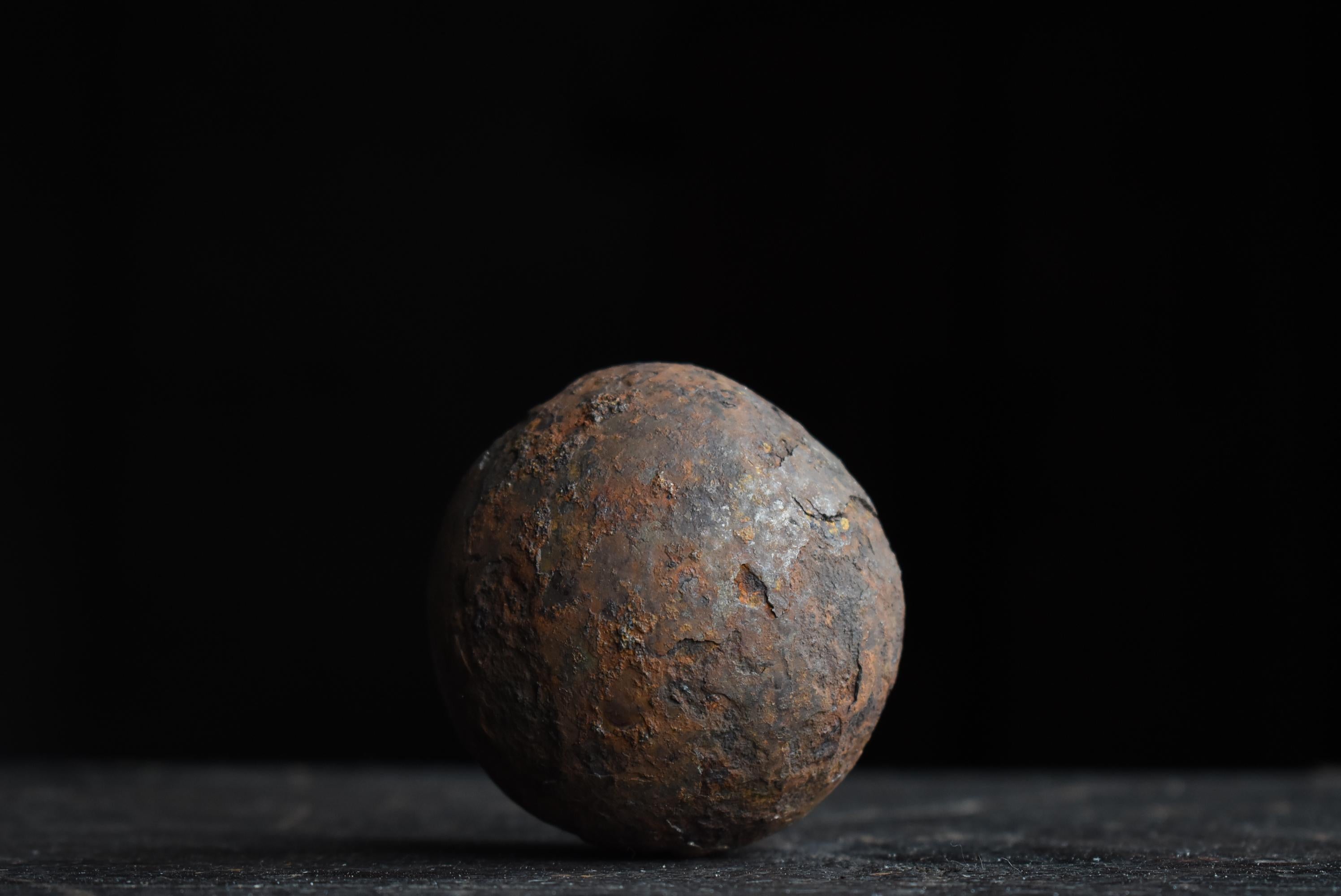 Balle en acier japonaise ancienne « Shell » des années 1900-1940 / Objet en acier figuré Wabi Sabi Bon état à Sammu-shi, Chiba