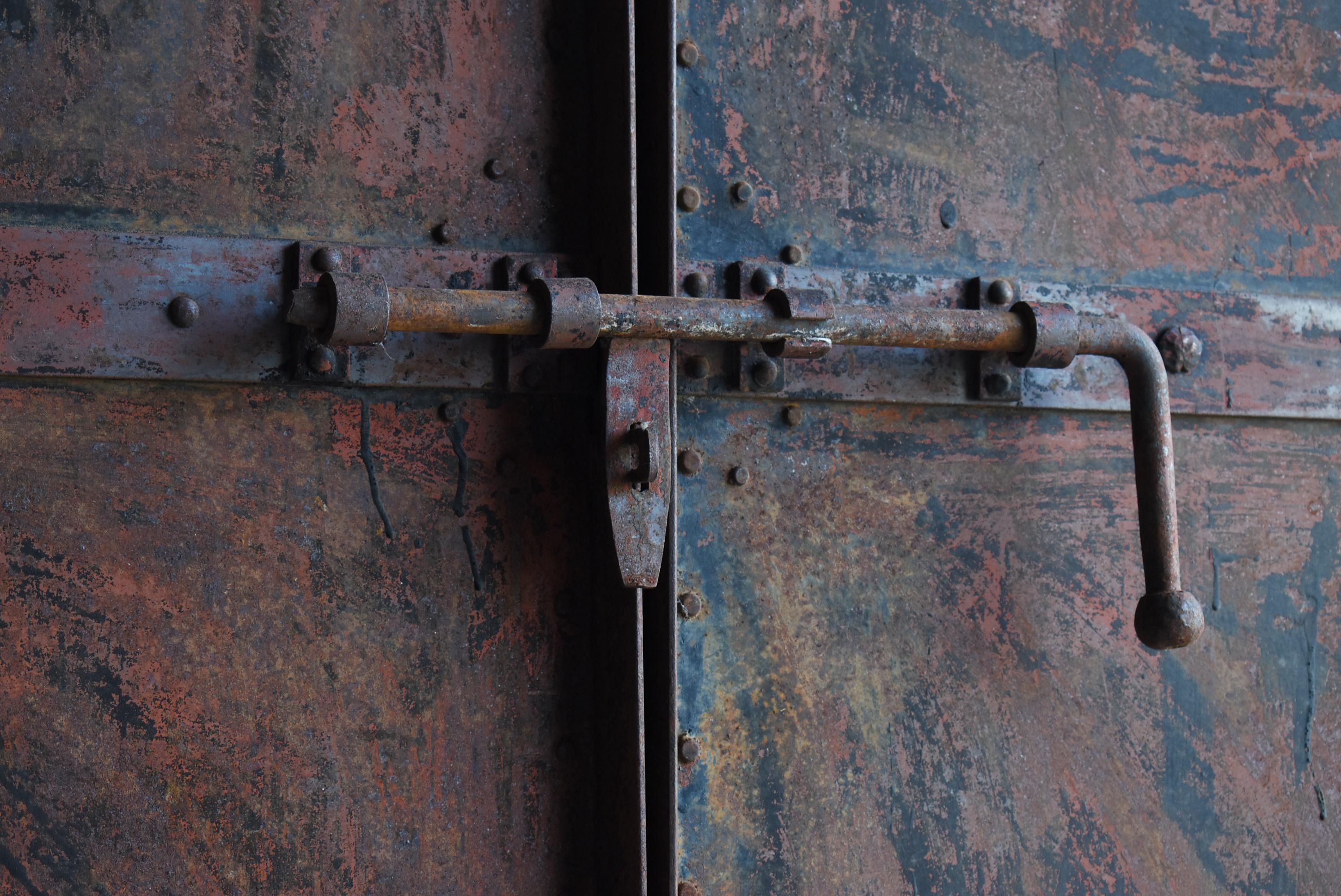 Japanese Antique Iron Double Door 1860s-1920s / Steel Gate Wabi Sabi For Sale 10