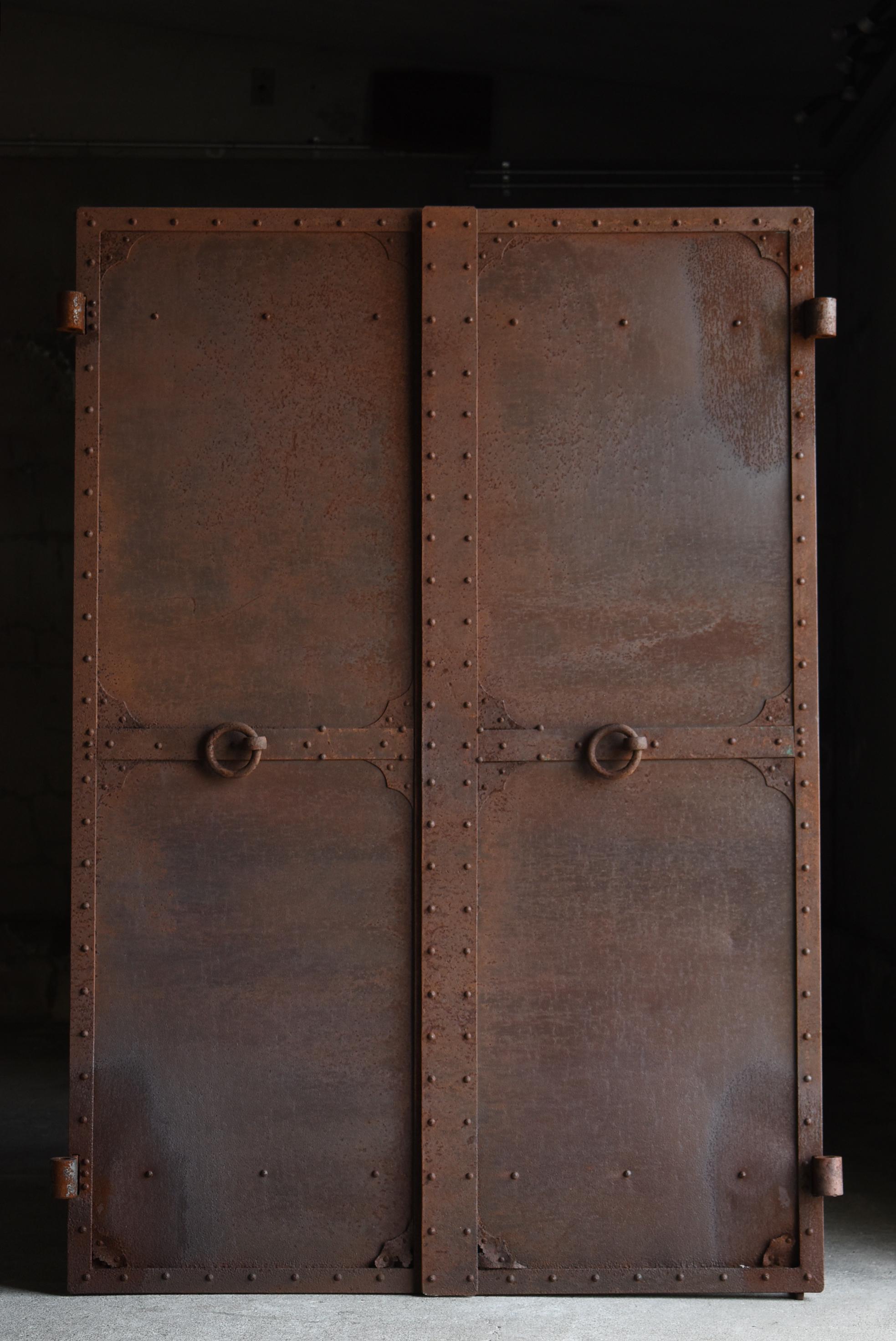 Japanese Antique Iron Double Door 1860s-1920s / Steel Gate Wabi Sabi For Sale 13