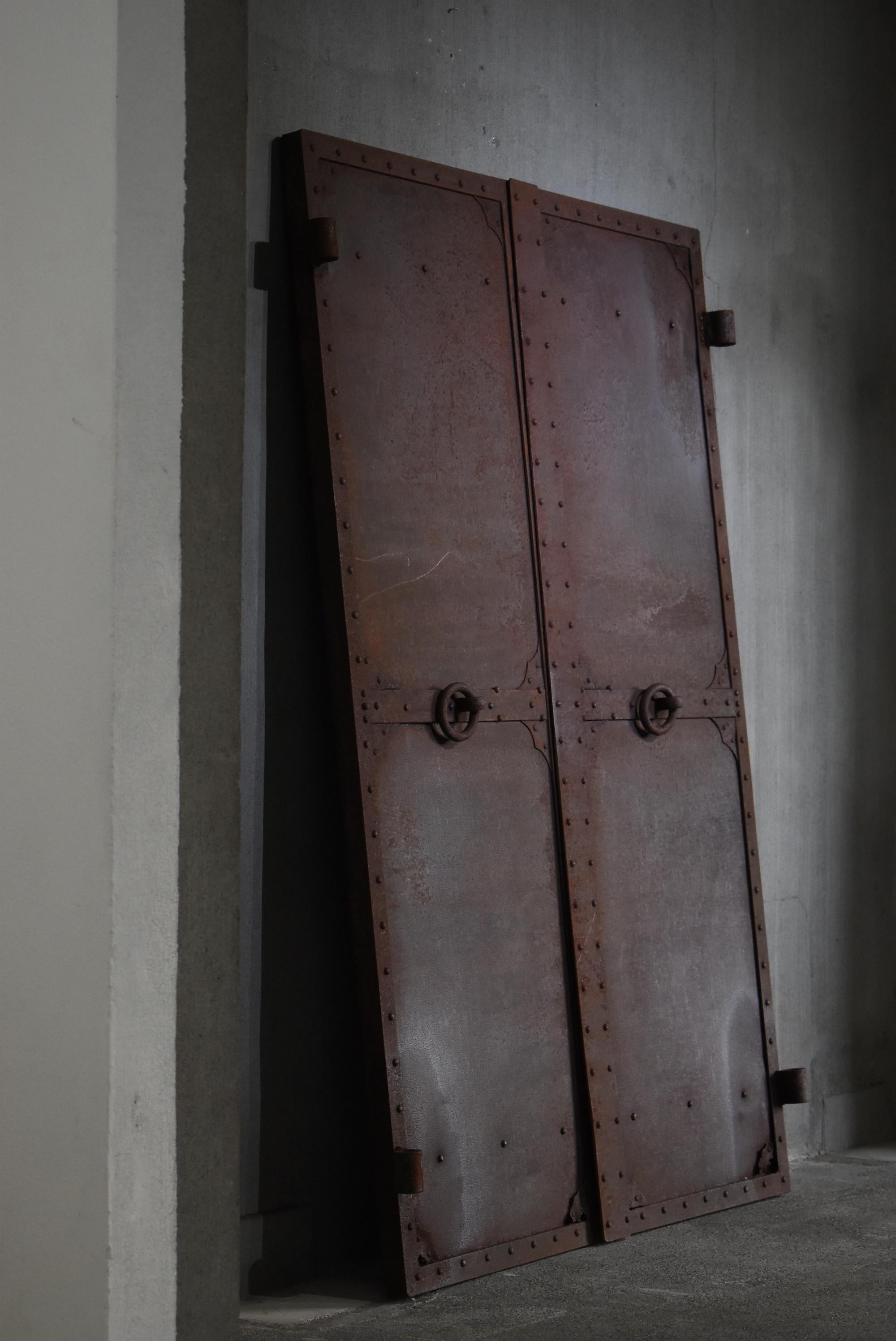 Japanese Antique Iron Double Door 1860s-1920s / Steel Gate Wabi Sabi For Sale 15