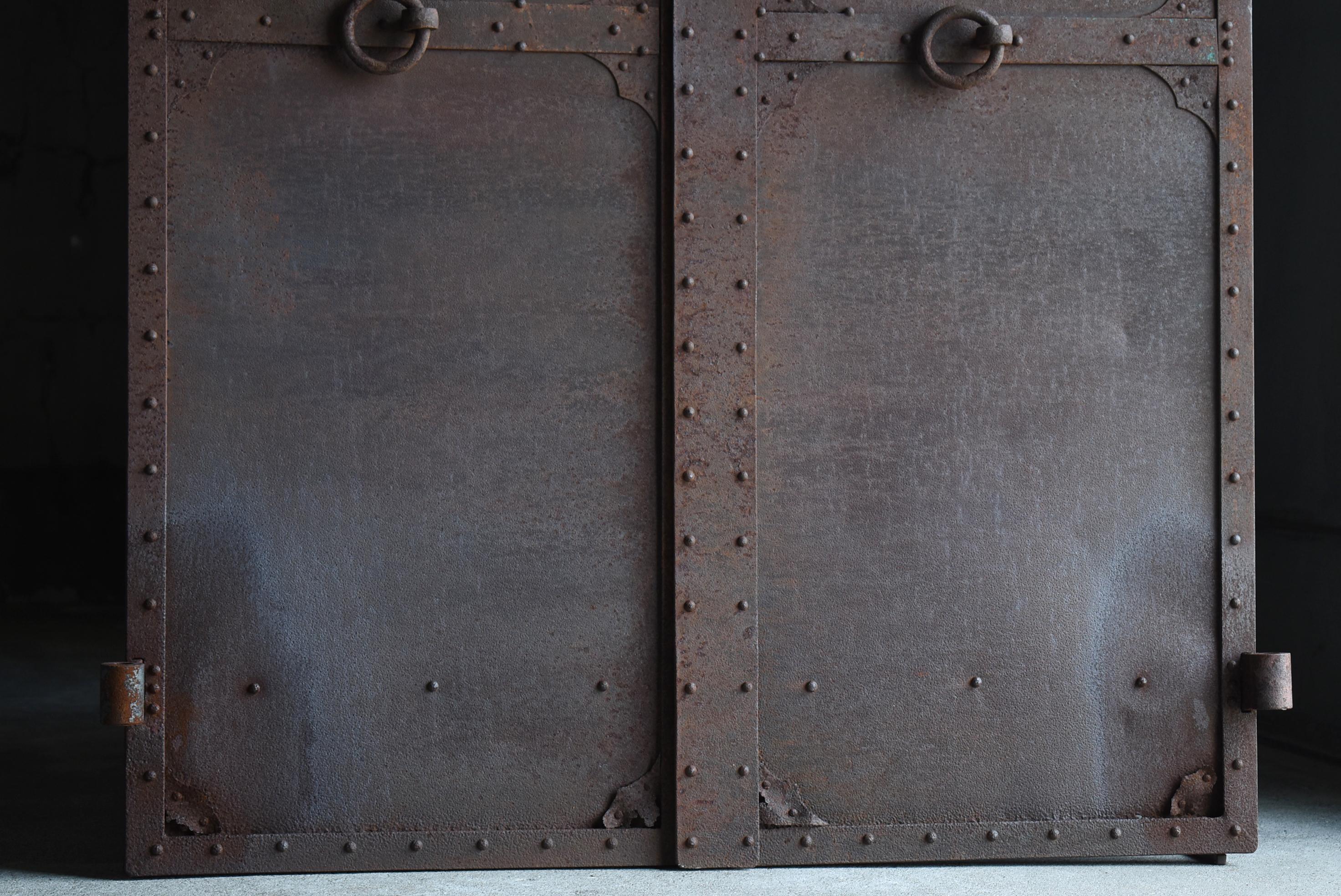 Japanese Antique Iron Double Door 1860s-1920s / Steel Gate Wabi Sabi For Sale 4