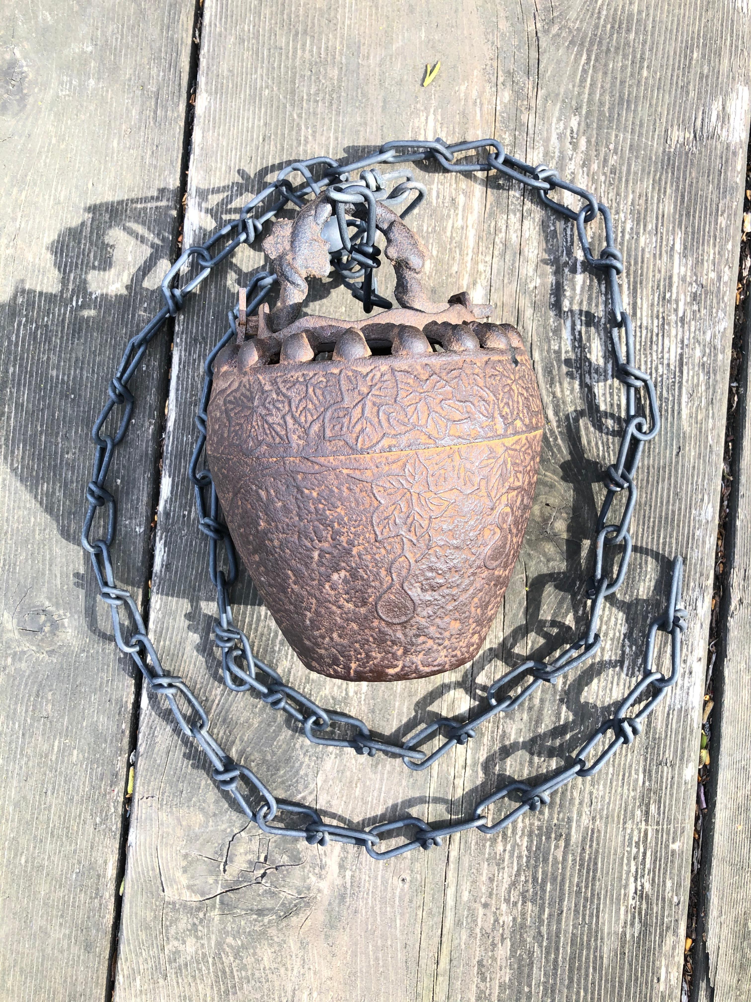 Japanese Antique Iron Hanging Flower Vase and Chain, 19th Century 9