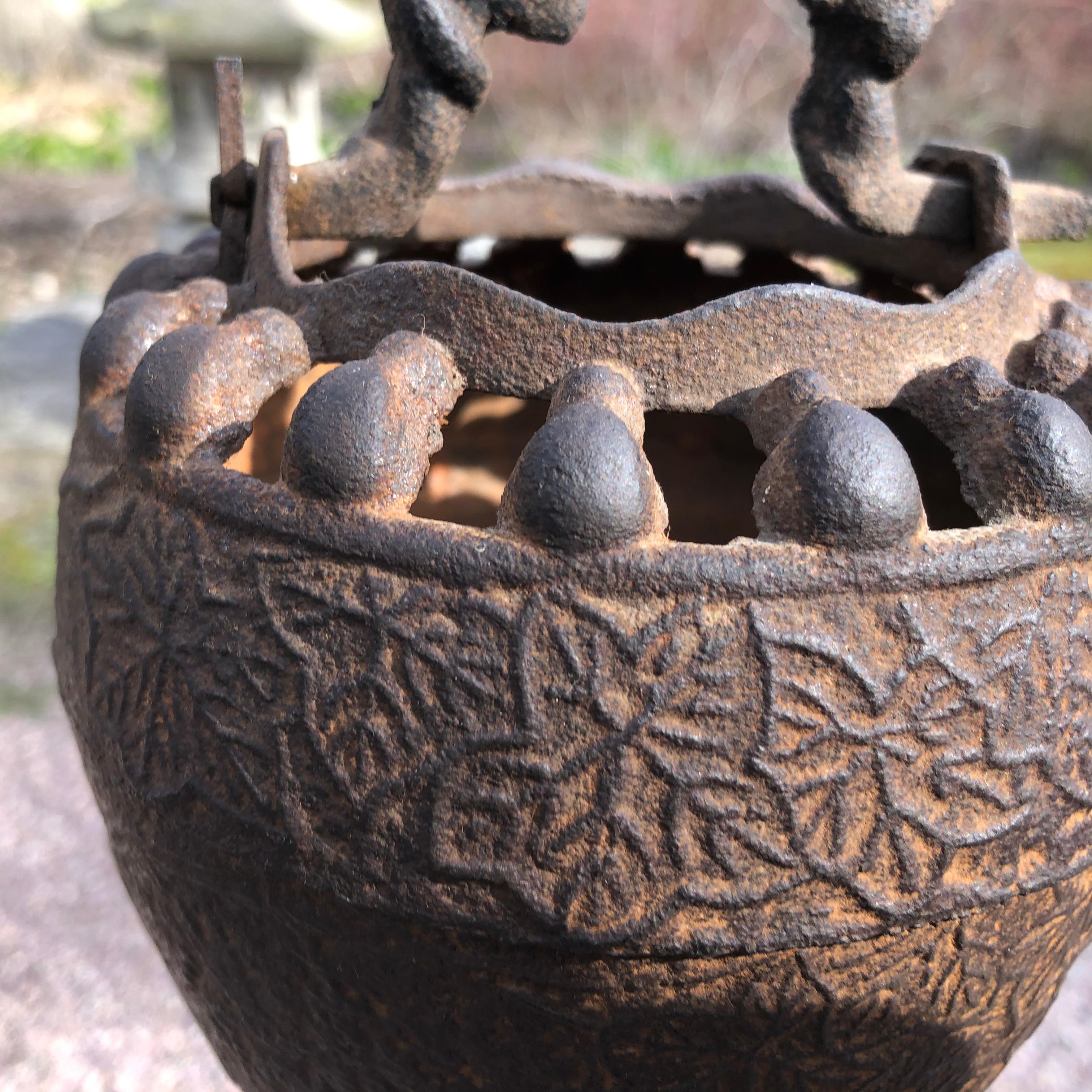 Japanese Antique Iron Hanging Flower Vase and Chain, 19th Century In Good Condition In South Burlington, VT