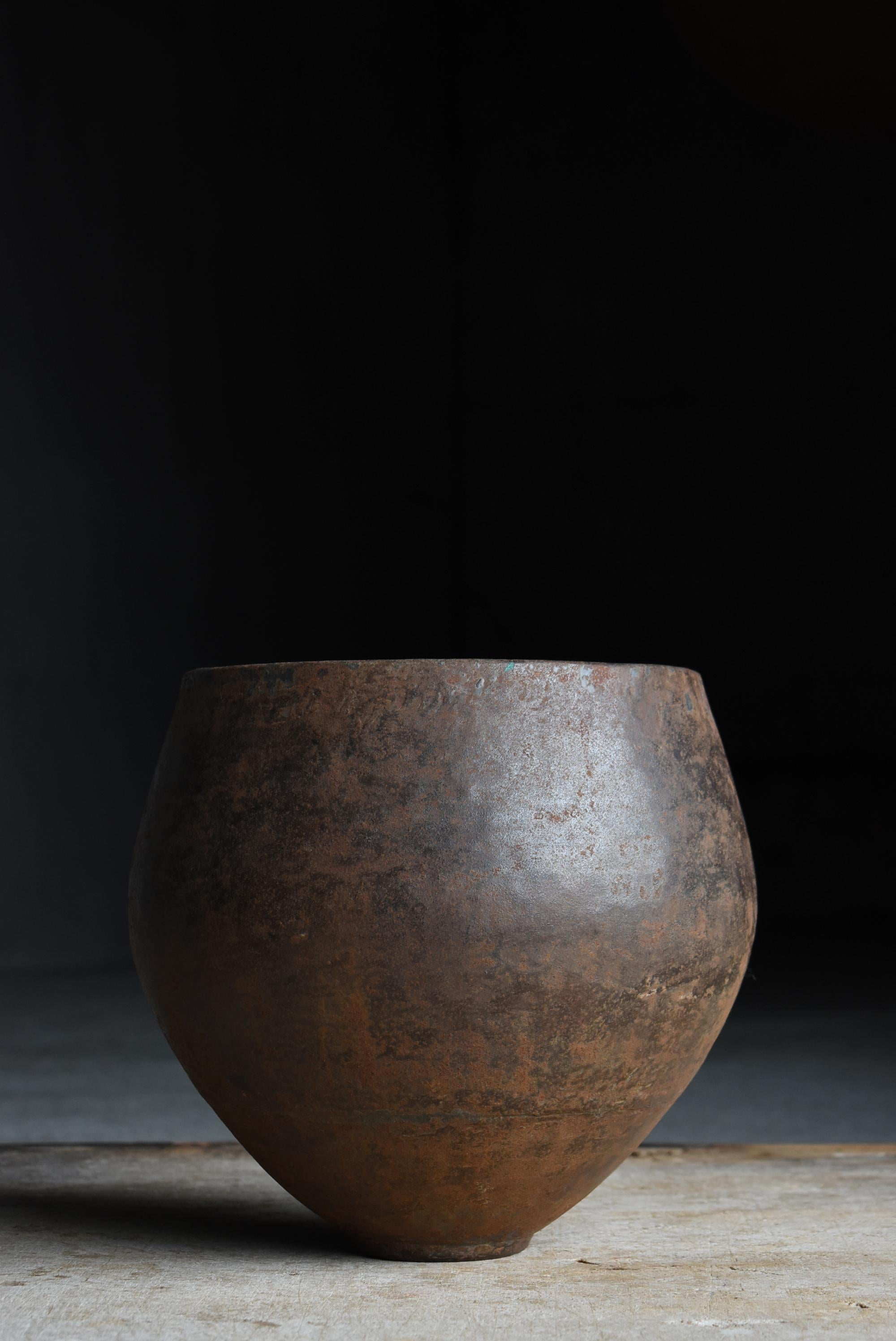 Antico vaso di ferro giapponese degli anni 1860-1920 / Vaso di fiori in acciaio Ciotola Wabisabi in vendita 2