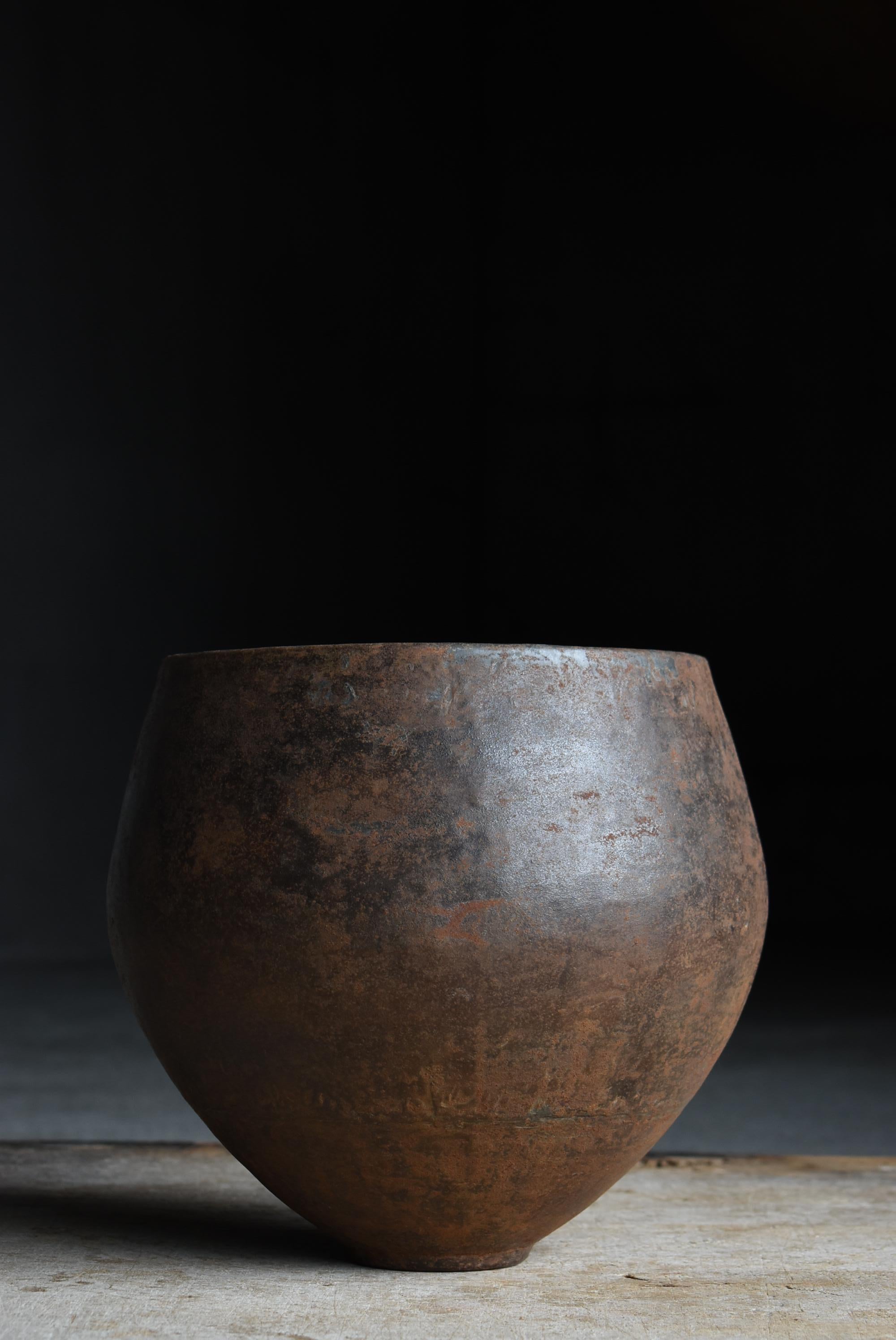 Antico vaso di ferro giapponese degli anni 1860-1920 / Vaso di fiori in acciaio Ciotola Wabisabi in vendita 1