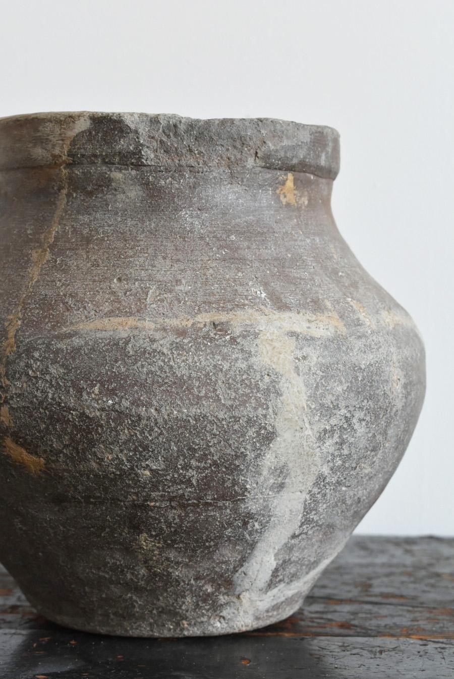 Japanese Antique Jar / 1400-1500 / Small Wabi-Sabi Pot / Vase For Sale 3