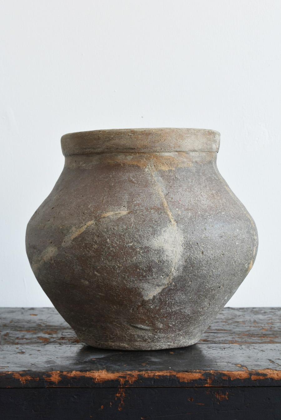 Hand-Crafted Japanese Antique Jar / 1400-1500 / Small Wabi-Sabi Pot / Vase For Sale