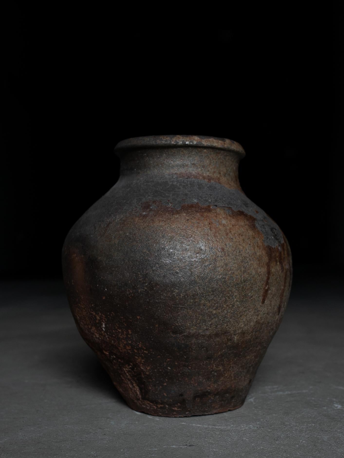 This is a very old pot in Japan.
This is a type of pottery called Tokoname ware.
Tokoname is a kiln located in Aichi prefecture in Japan.
It is said to have originated around the 12th century.
There are also six kilns in Japan which have a long