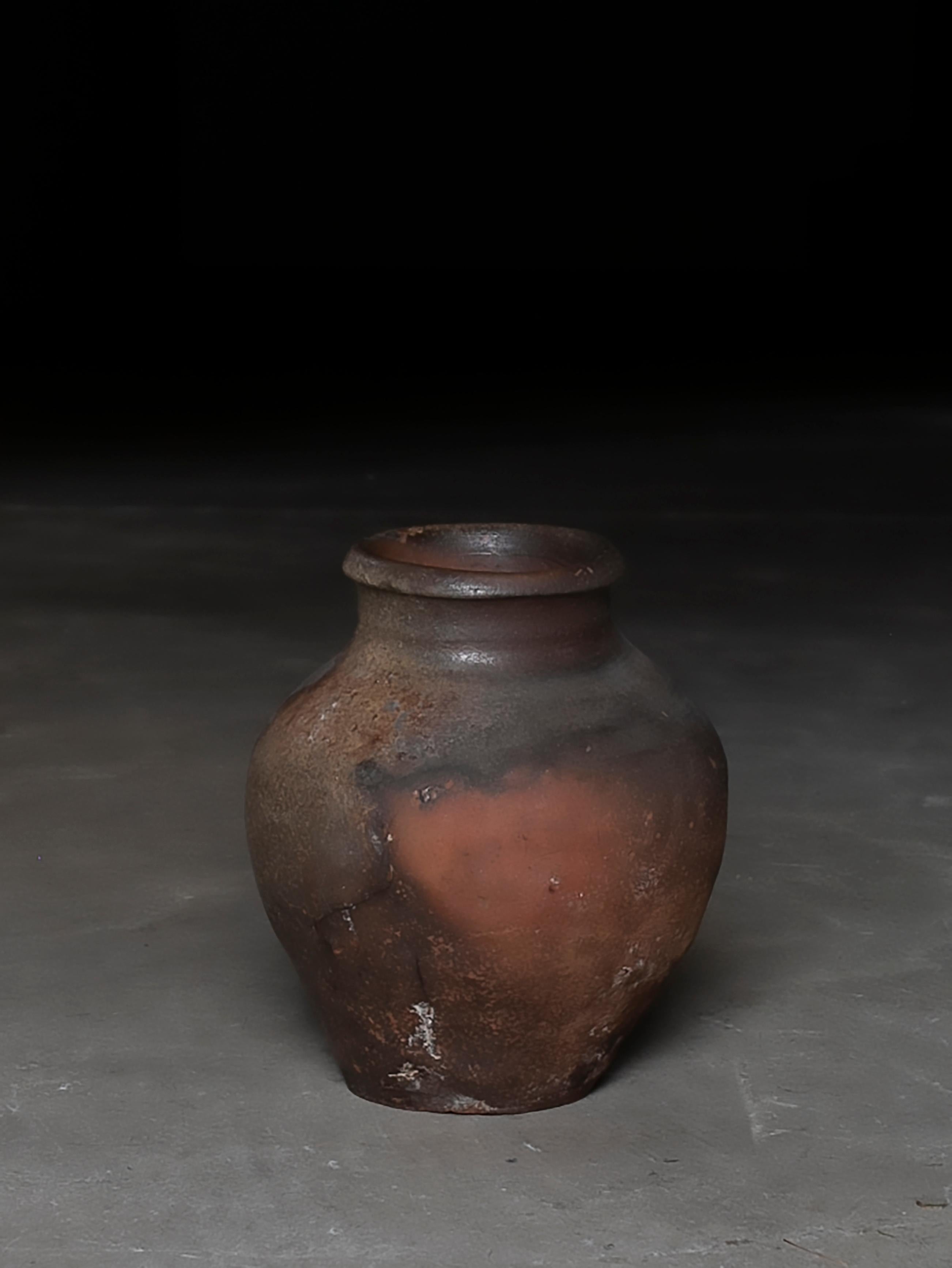 Japanese Antique Jar 1400-1500s / Simple Wabi-Sabi Tokoname Vase In Good Condition In Sammu-shi, Chiba