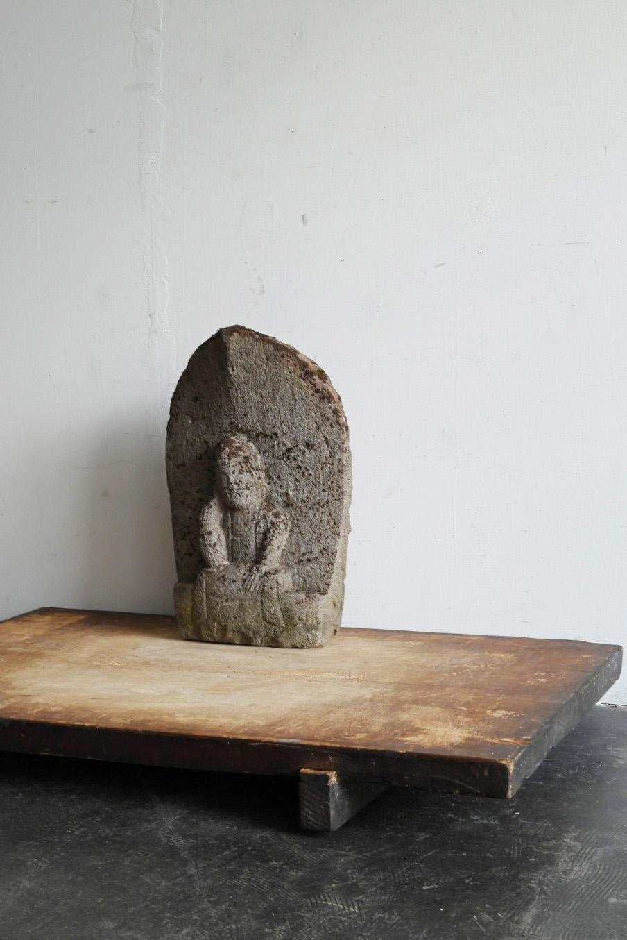Japanische antike Kannon-Steinstatue/Edo-Periode des 18. bis 19. Jahrhunderts im Zustand „Gut“ im Angebot in Sammu-shi, Chiba