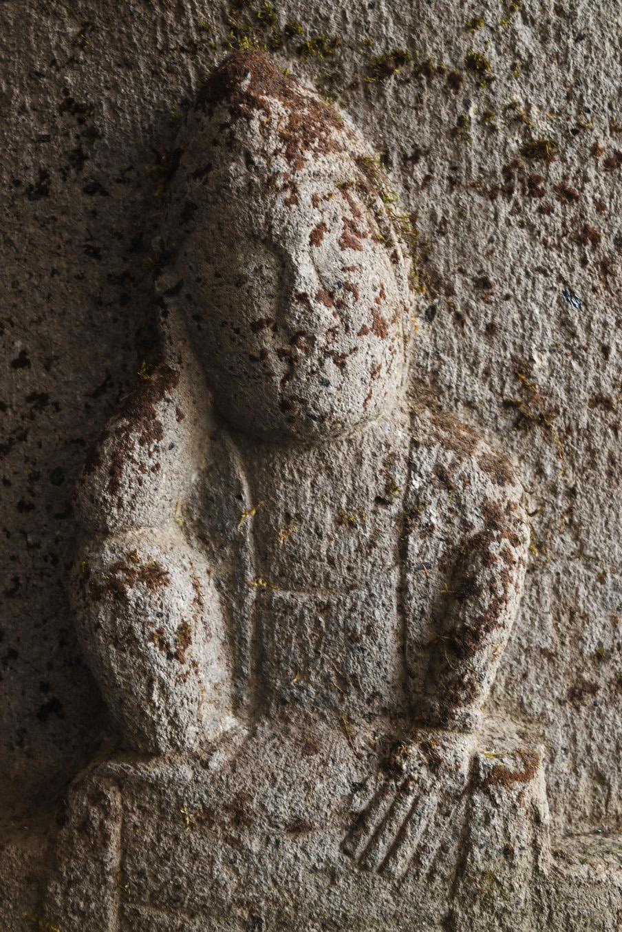 Japanische antike Kannon-Steinstatue/Edo-Periode des 18. bis 19. Jahrhunderts im Angebot 2