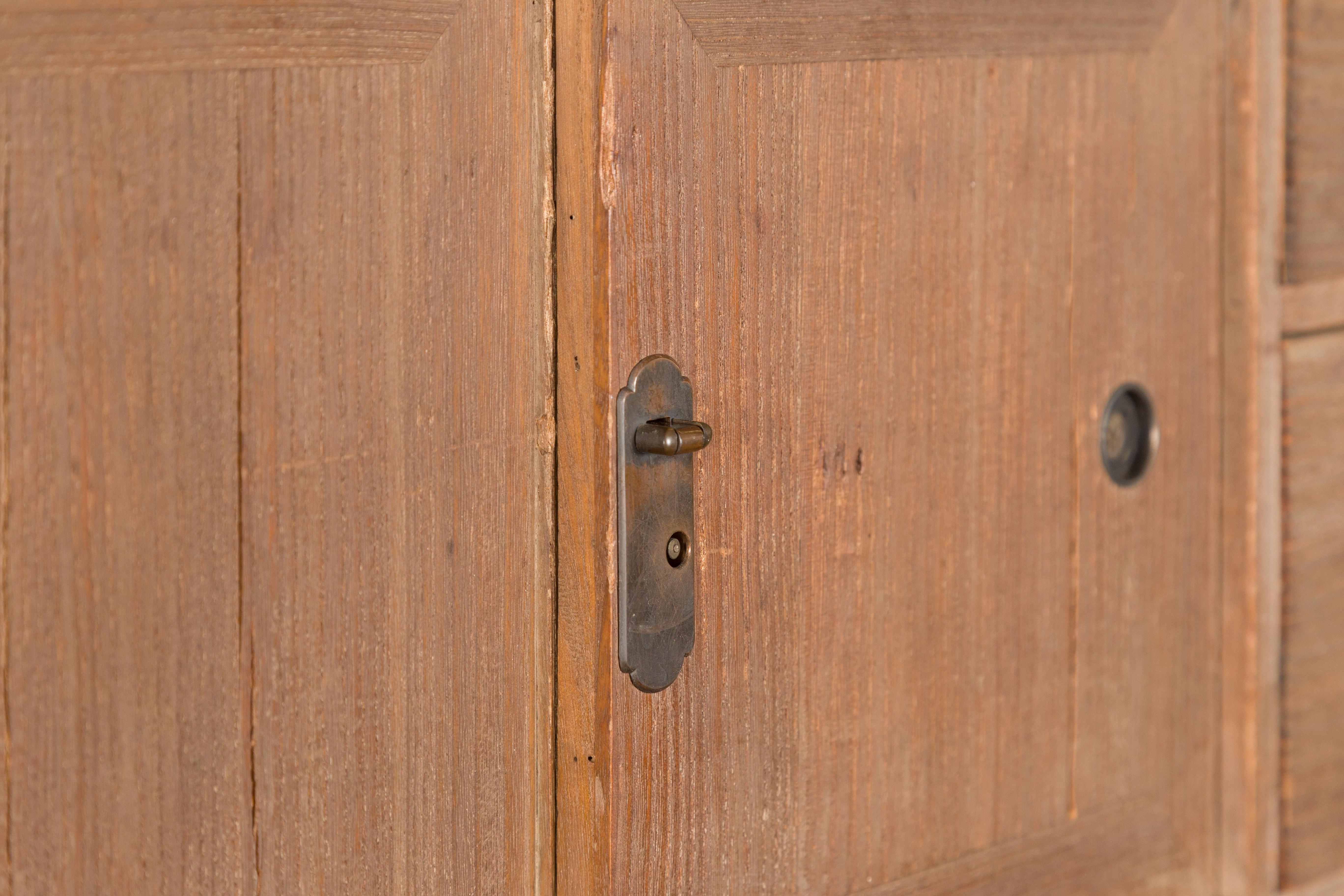 Coffre japonais ancien en bois Kiri miniature Tansu avec portes et tiroirs coulissants 7