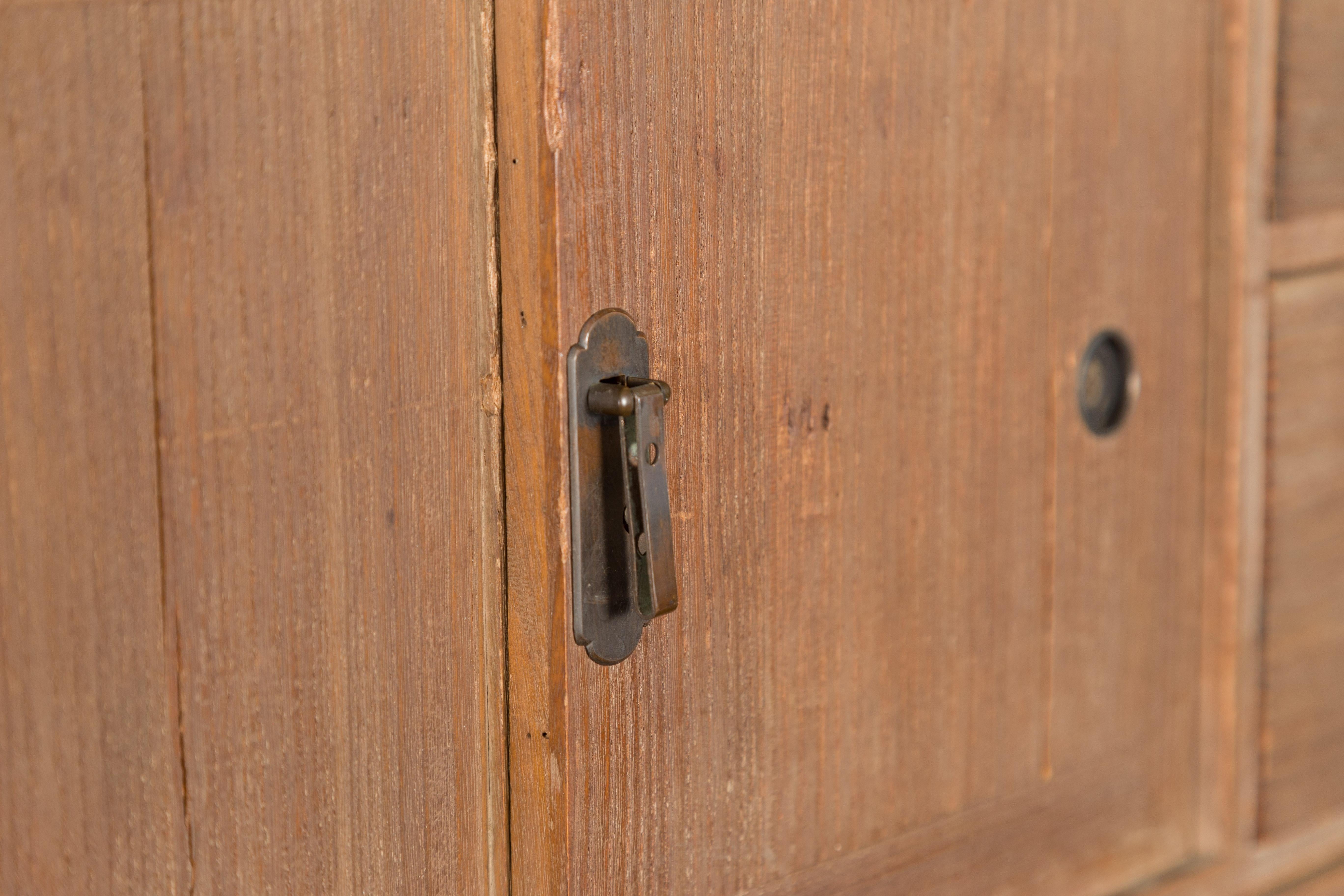 Coffre japonais ancien en bois Kiri miniature Tansu avec portes et tiroirs coulissants 8