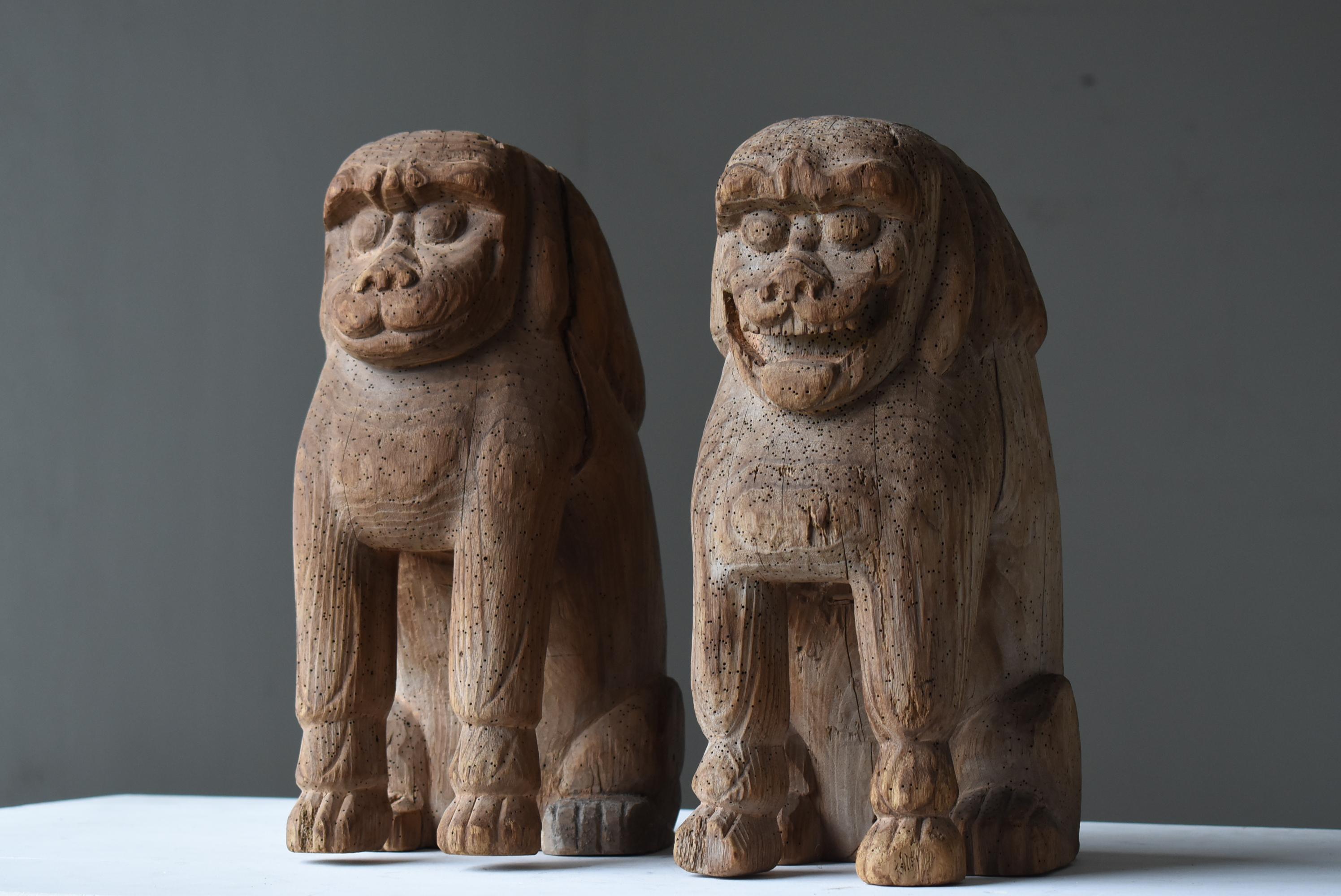 Japanische antike „KOMAINU“-Schrein-Wächter-Hundestatuen 1600er-1700er Jahre / Wabisabi  (Edo) im Angebot
