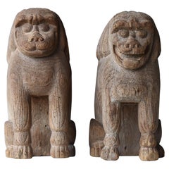 Japanische antike „KOMAINU“-Schrein-Wächter-Hundestatuen 1600er-1700er Jahre / Wabisabi 