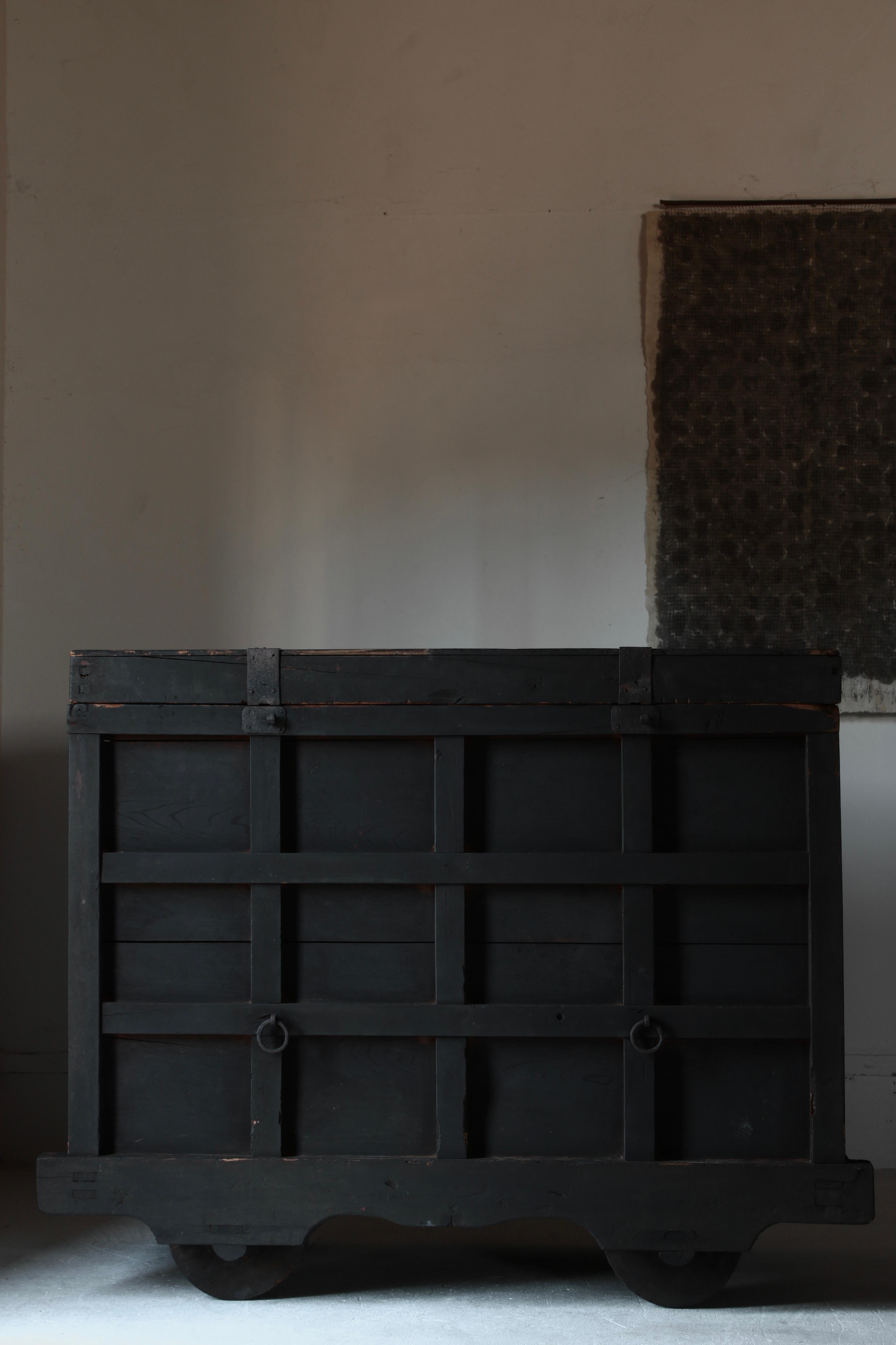 Antico Kuruma Nagamochi giapponese / Credenza / 1800-1860 Wabi-sabi in vendita 3