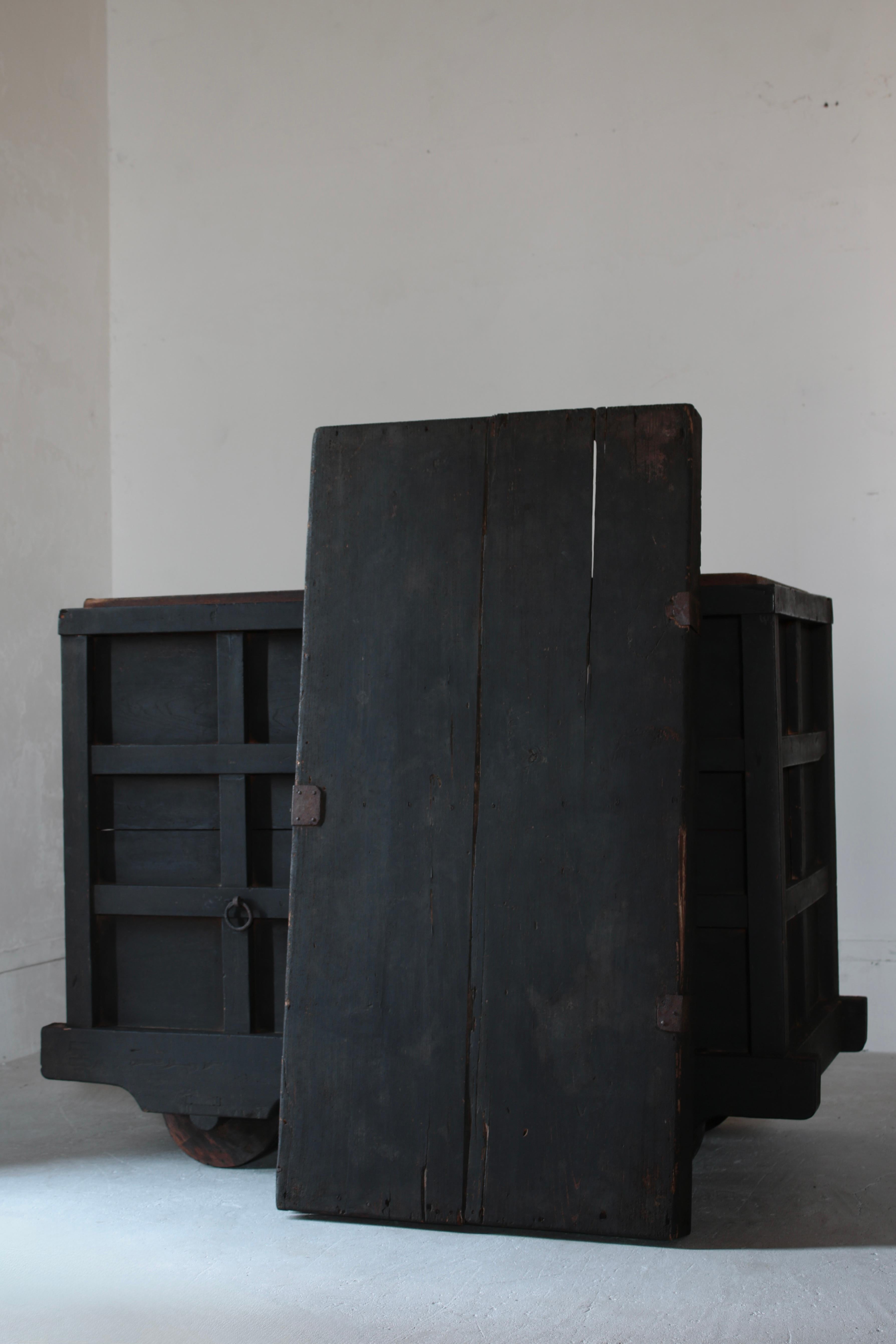 Antico Kuruma Nagamochi giapponese / Credenza / 1800-1860 Wabi-sabi in vendita 5