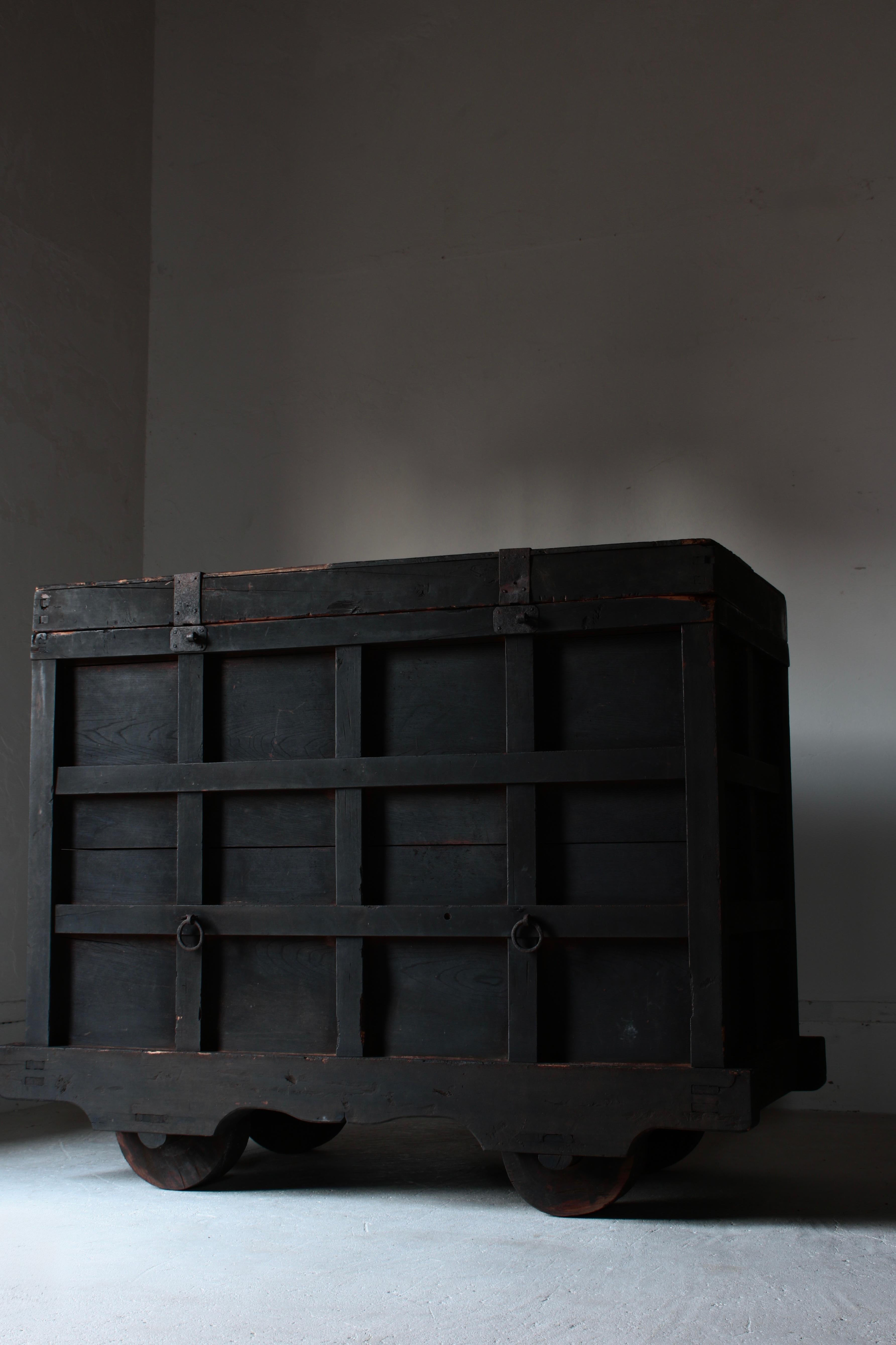Antico Kuruma Nagamochi giapponese / Credenza / 1800-1860 Wabi-sabi in vendita 8