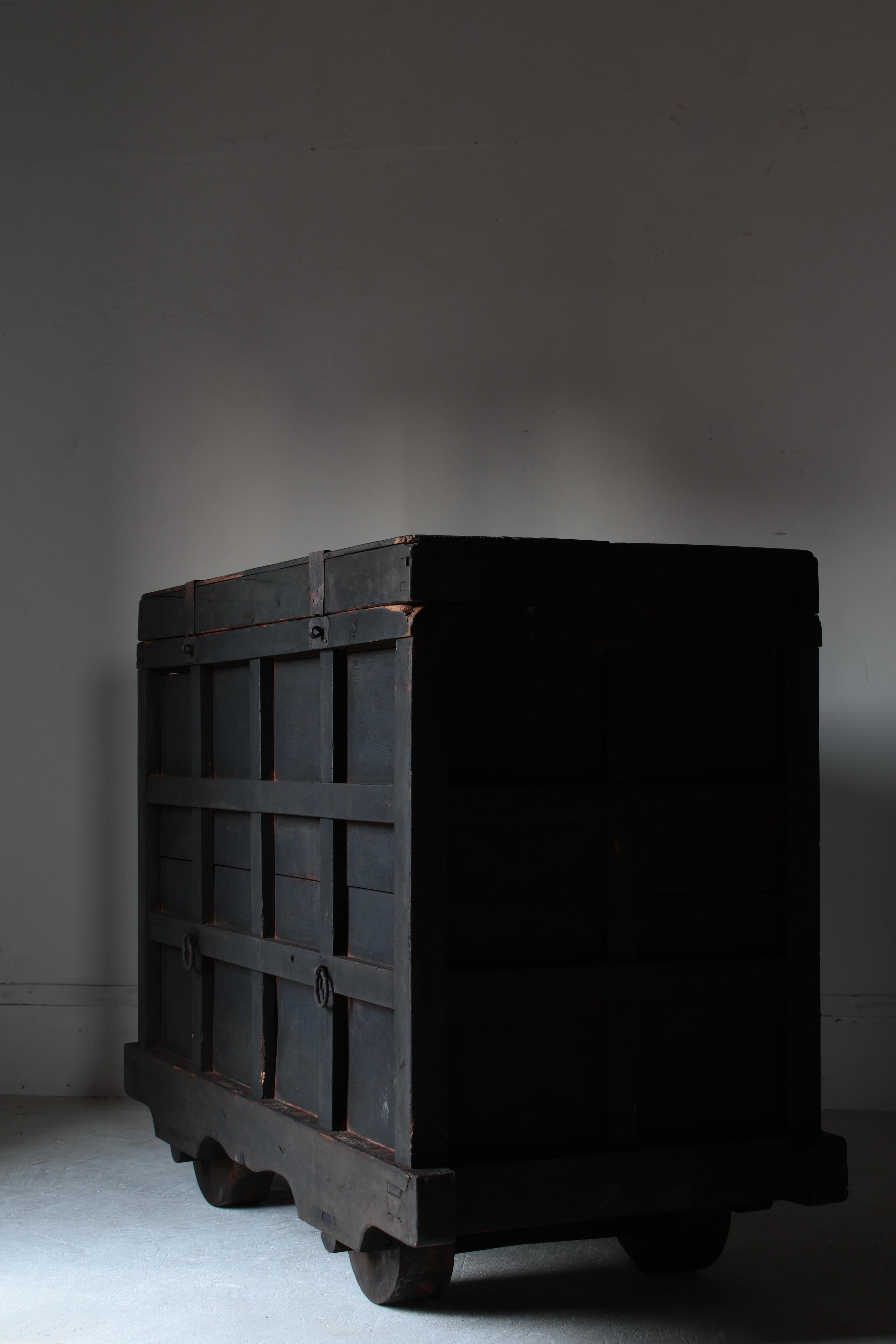 Antico Kuruma Nagamochi giapponese / Credenza / 1800-1860 Wabi-sabi in vendita 9