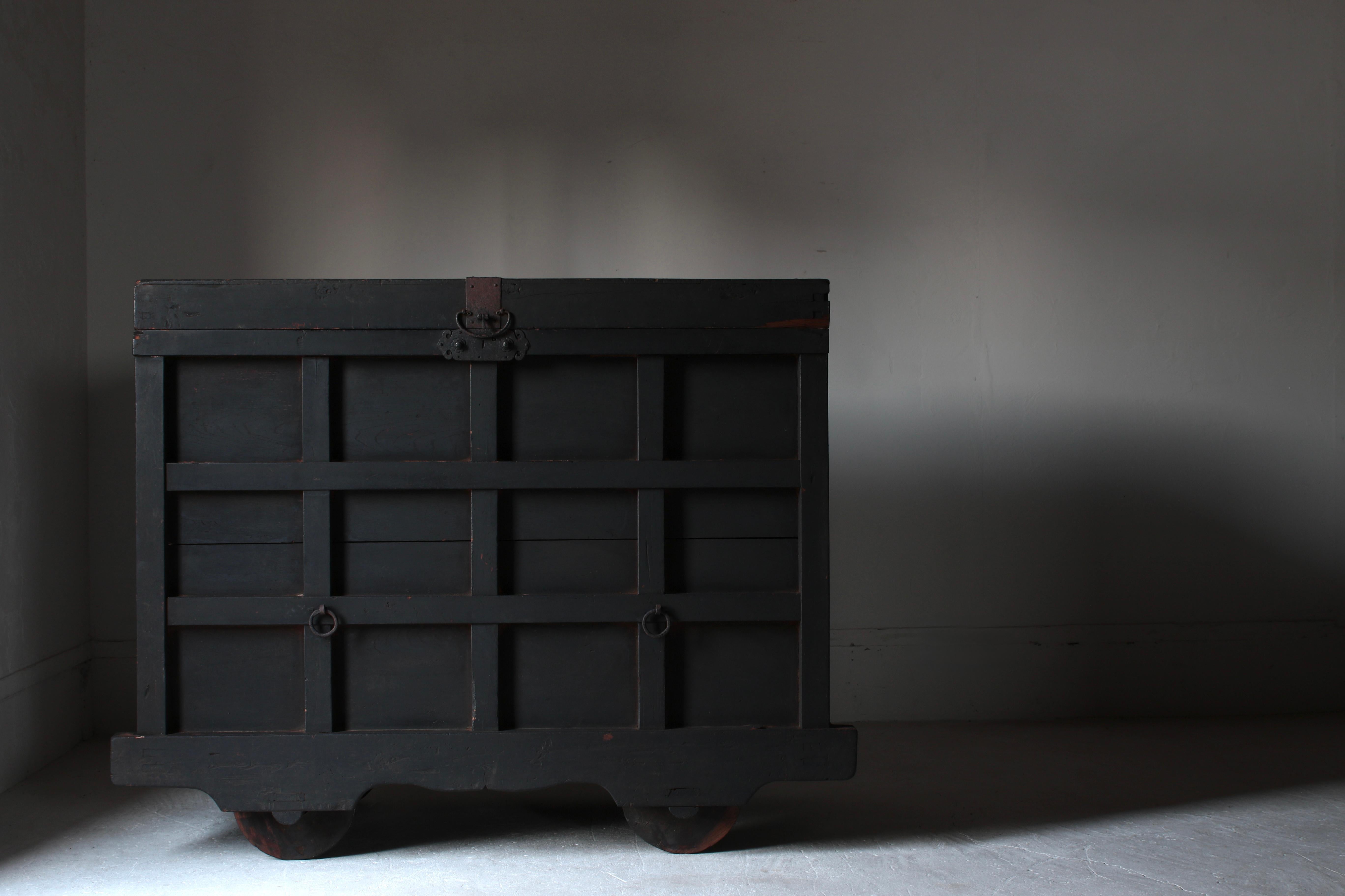 Antico Kuruma Nagamochi giapponese / Credenza / 1800-1860 Wabi-sabi in vendita 11