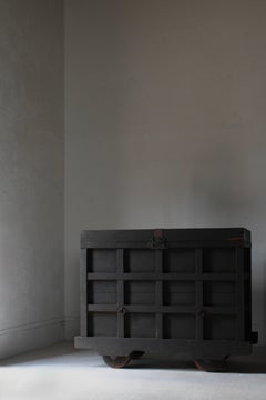 Ancien buffet japonais Kuruma Nagamochi / Storage Sideboard / 1800-1860s Wabi-sabi