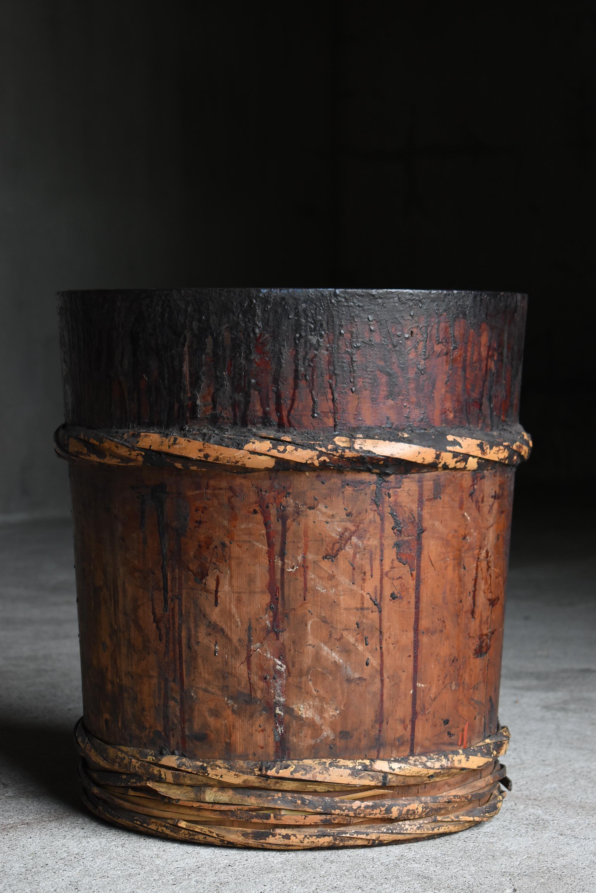 Seau japonais ancien en laque 1860s-1920s / Couvercle de pot de fleurs Wabisabi en vente 4