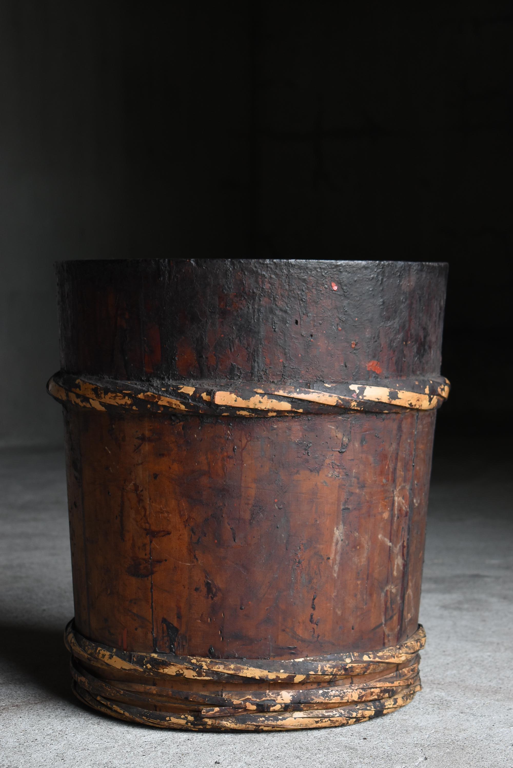 Seau japonais ancien en laque 1860s-1920s / Couvercle de pot de fleurs Wabisabi en vente 5