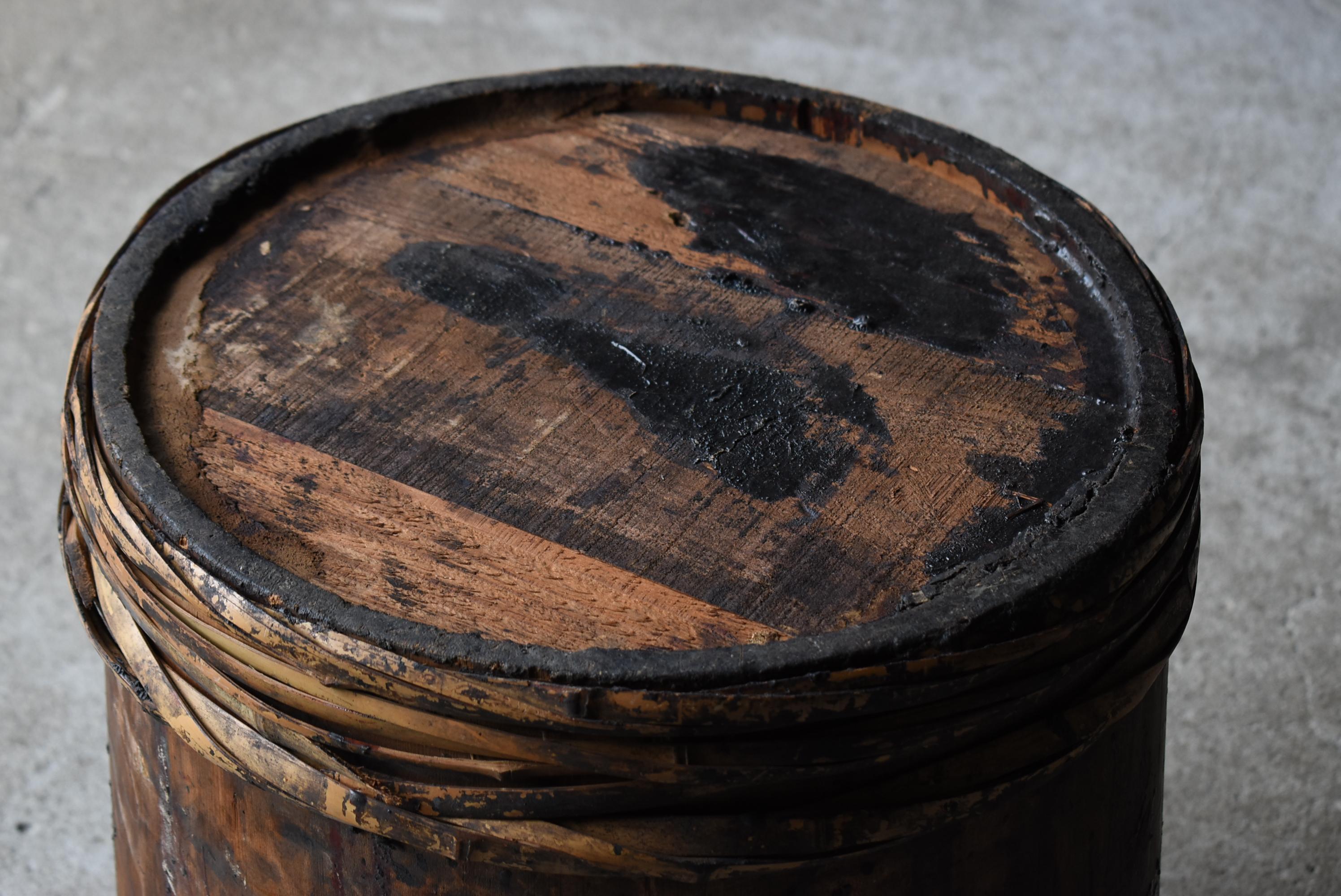 Seau japonais ancien en laque 1860s-1920s / Couvercle de pot de fleurs Wabisabi en vente 9