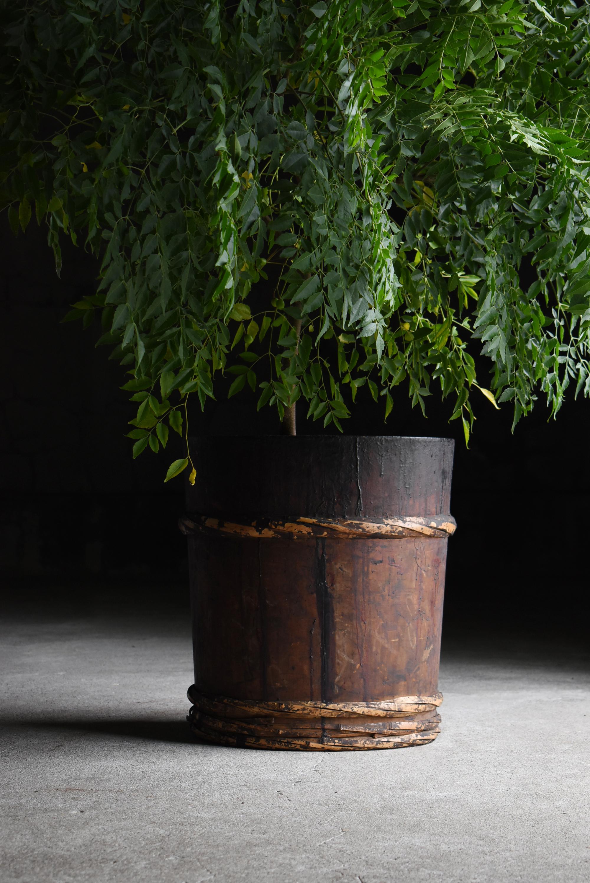 Seau japonais ancien en laque 1860s-1920s / Couvercle de pot de fleurs Wabisabi en vente 12