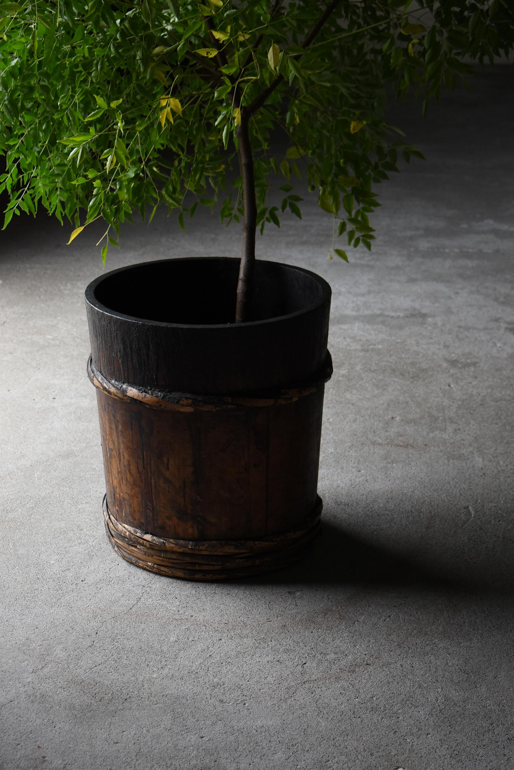 Taisho Seau japonais ancien en laque 1860s-1920s / Couvercle de pot de fleurs Wabisabi en vente