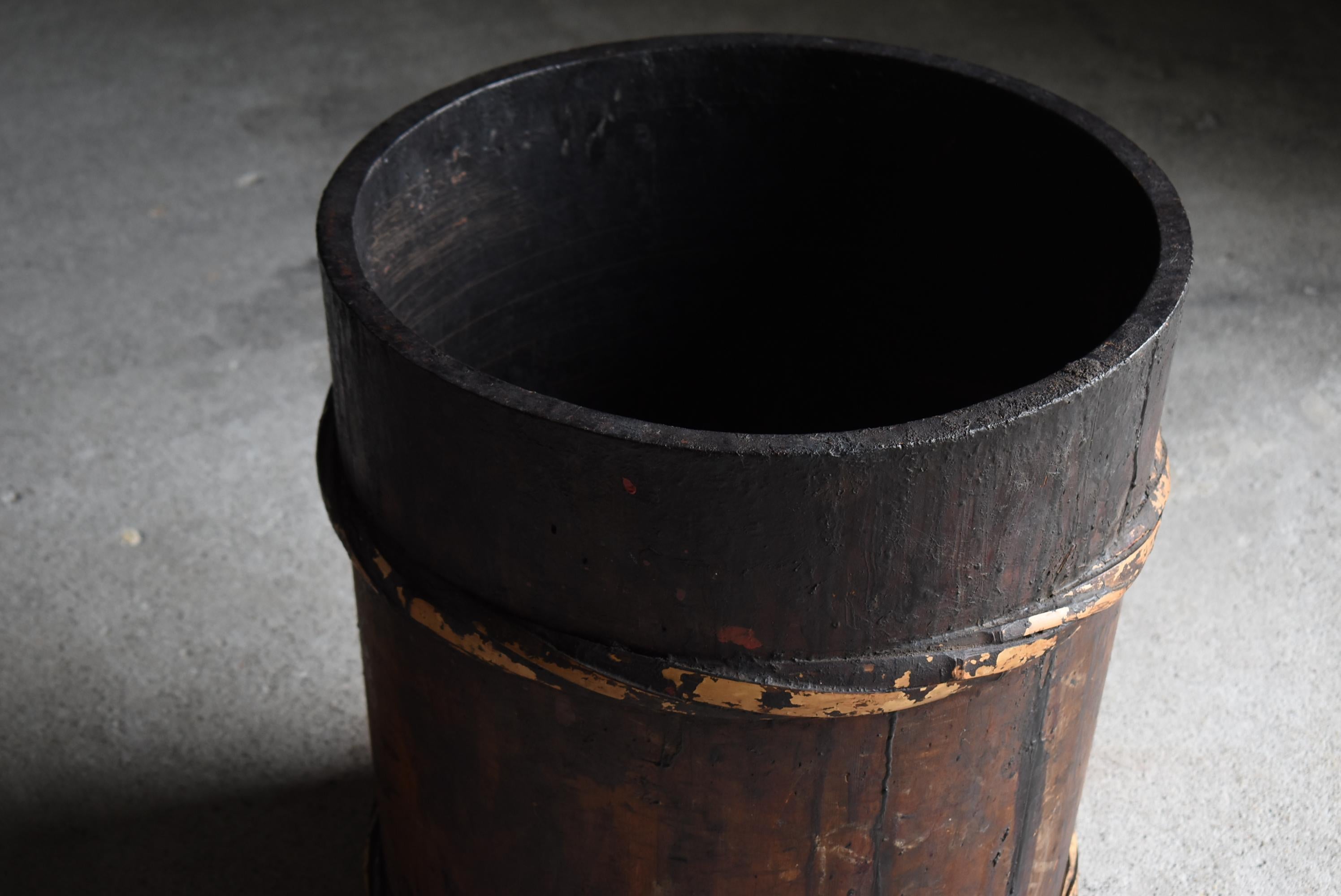 Seau japonais ancien en laque 1860s-1920s / Couvercle de pot de fleurs Wabisabi Bon état - En vente à Chōsei District Nagara, JP