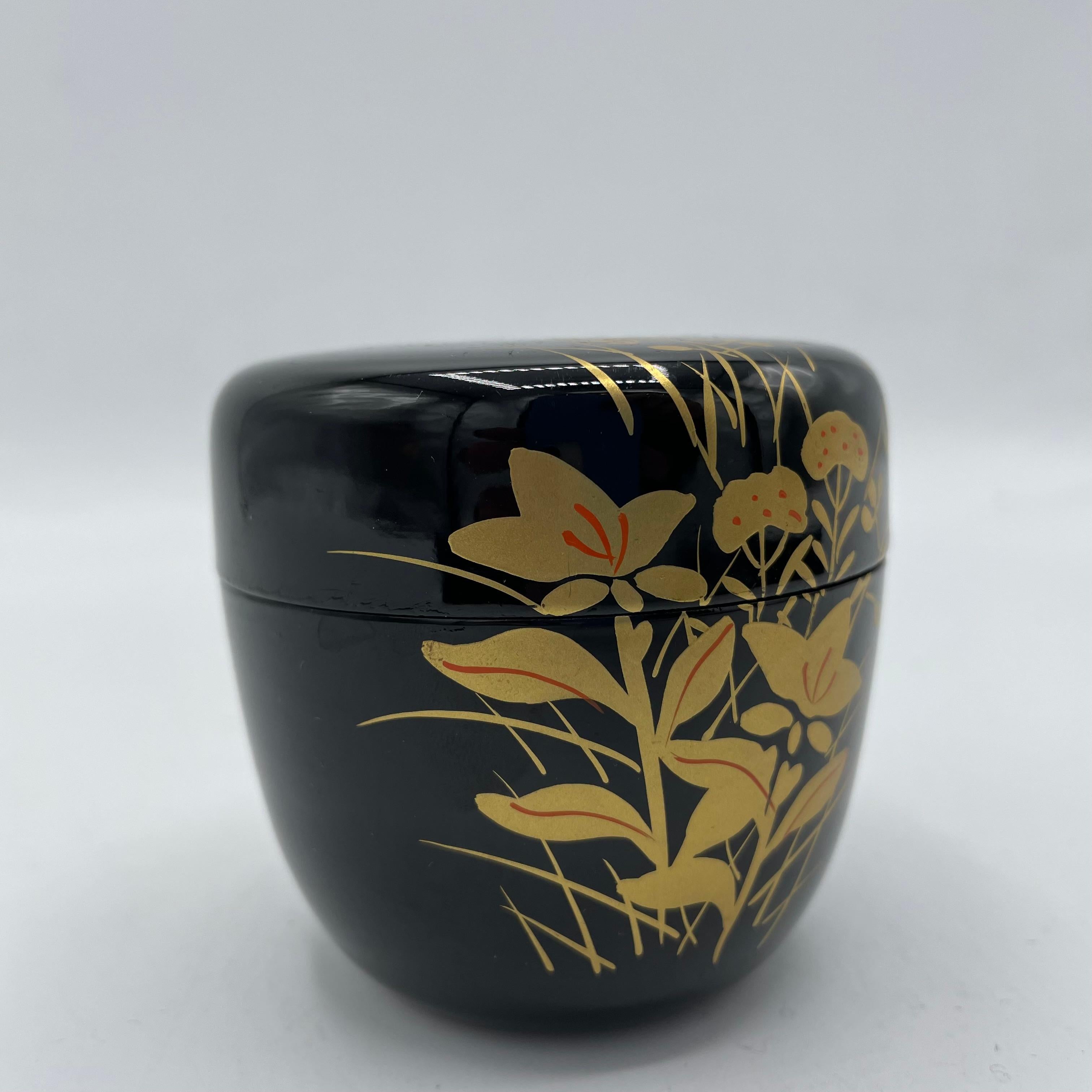 Showa Japanese Antique Lacquer Natsume (box for matcha powder) Automne Flowers 1980s For Sale